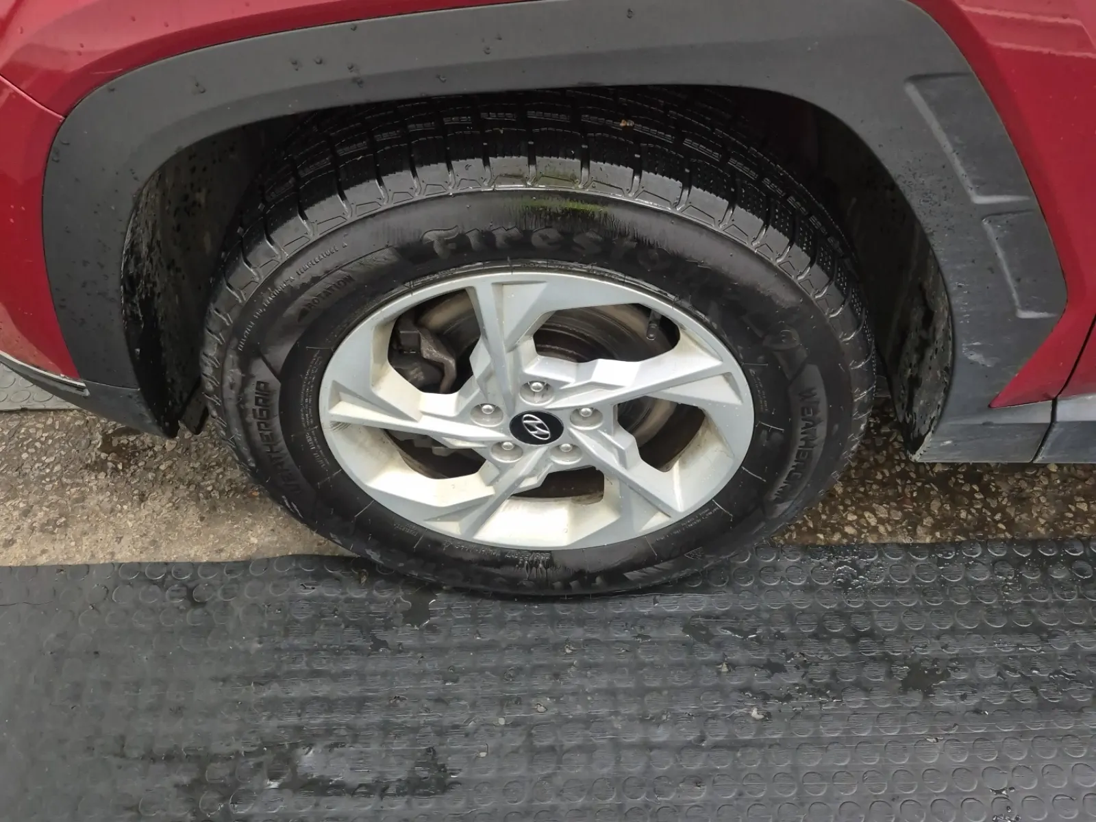 Front driver wheel/tire photo