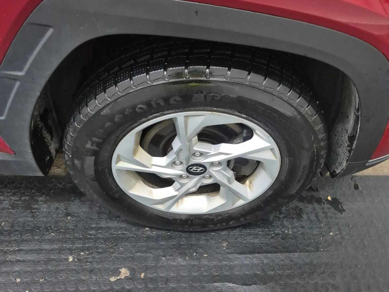 Right Front Wheel/Tire Photo