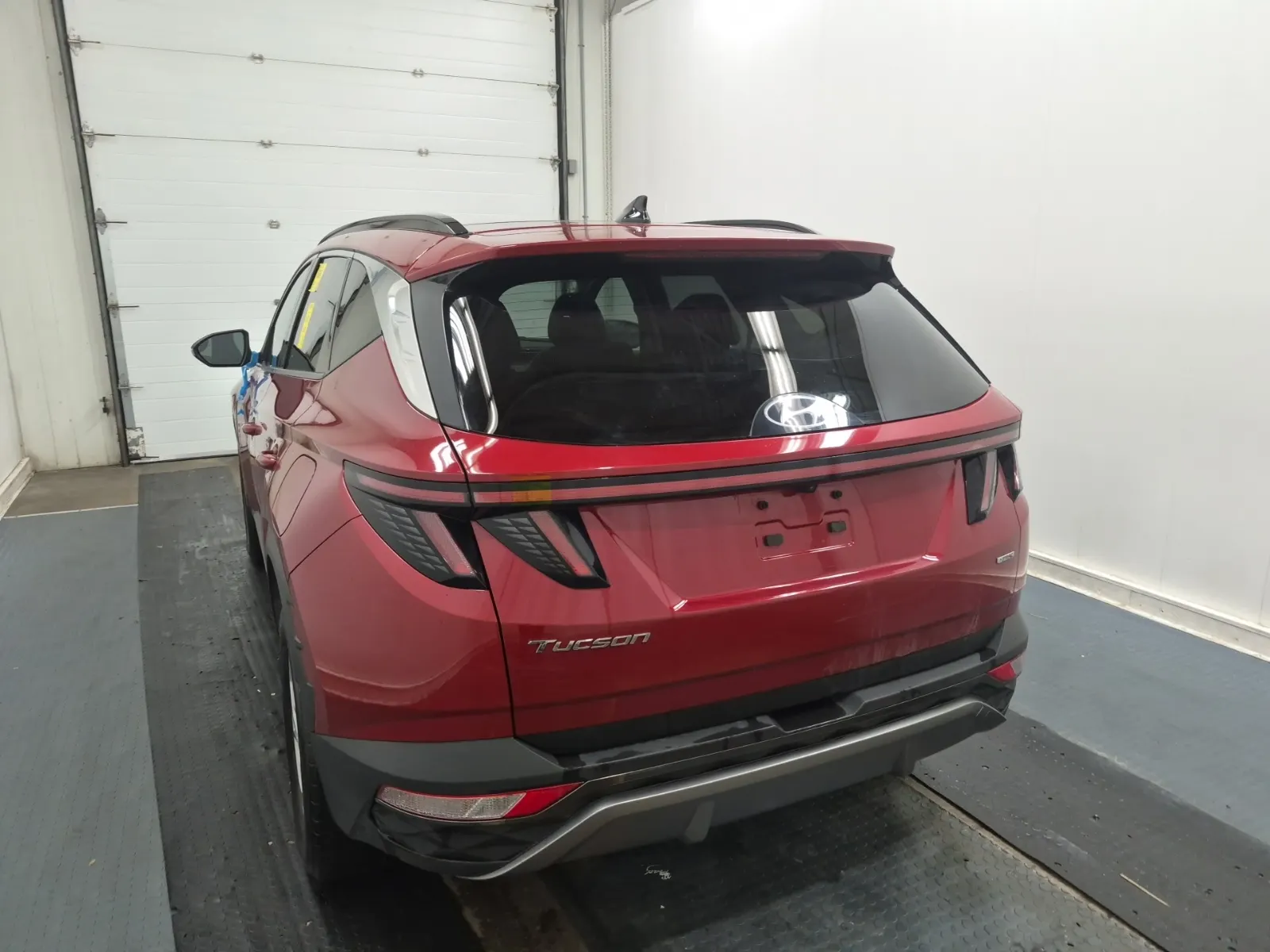 Driver Rear 3/4 Photo