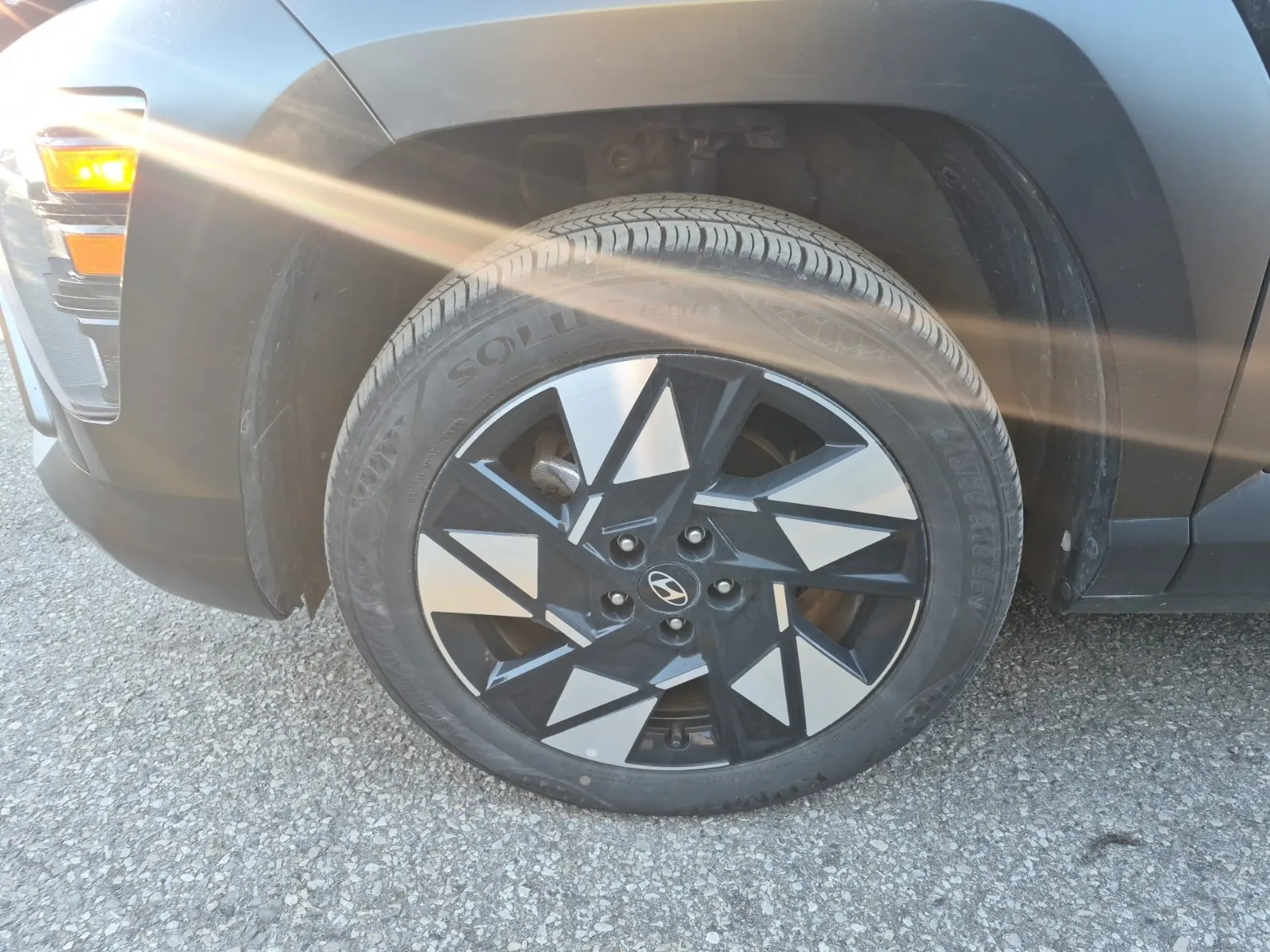 Front driver wheel/tire photo
