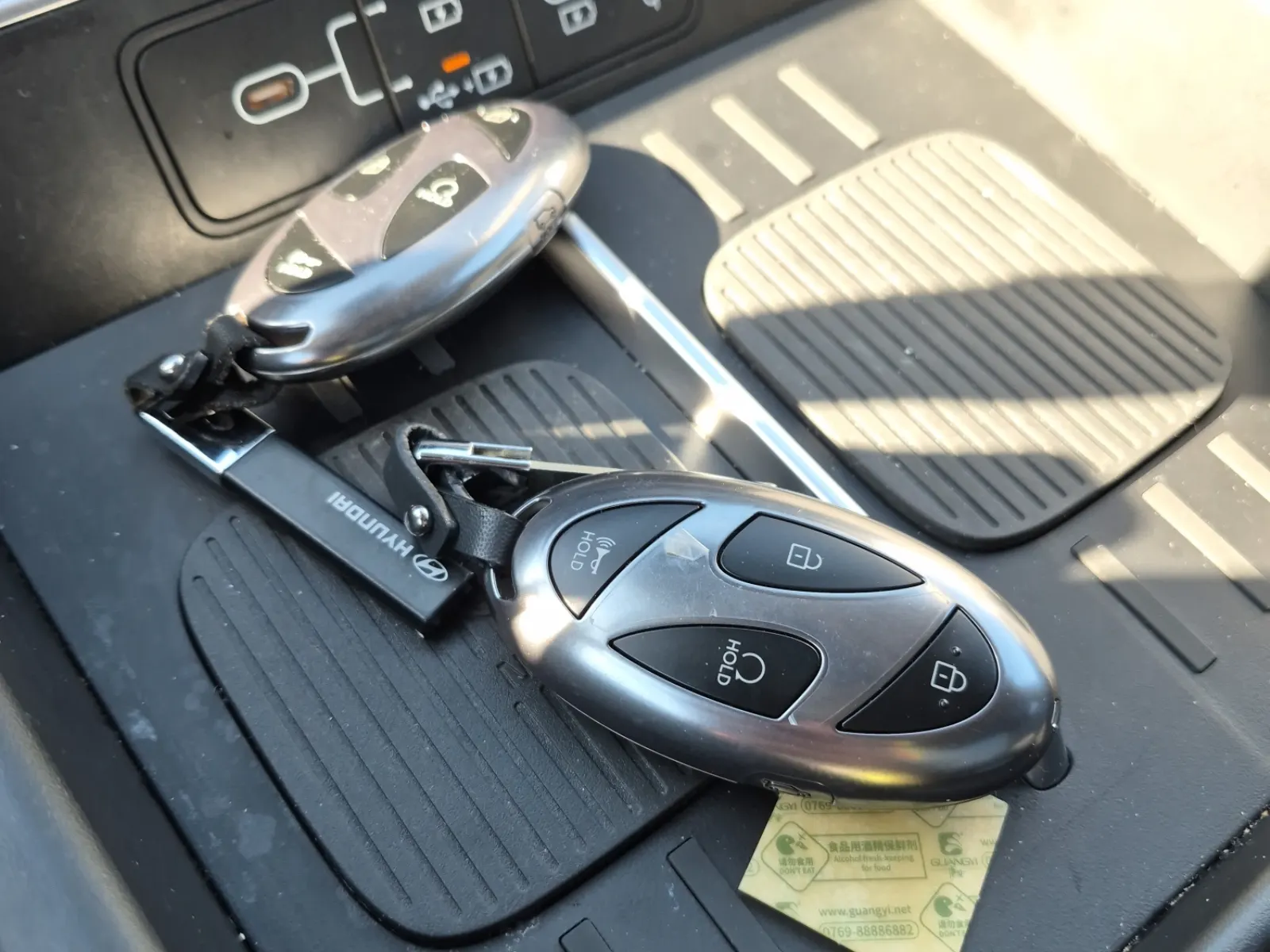 Keys/Fobs/Manual Photo