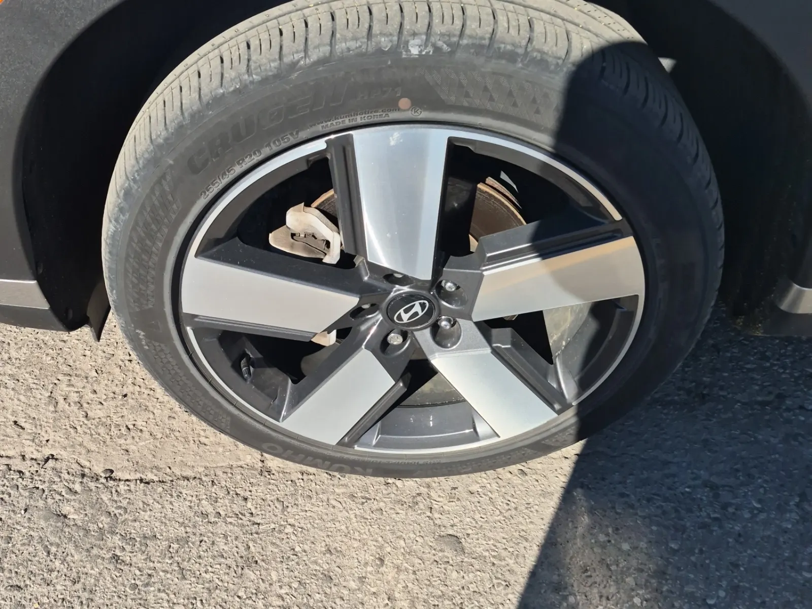 Front driver wheel/tire photo