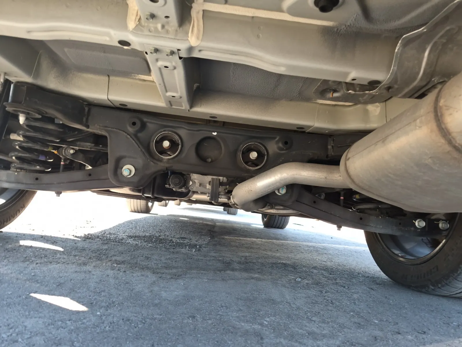 Undercarriage - Rear Photo