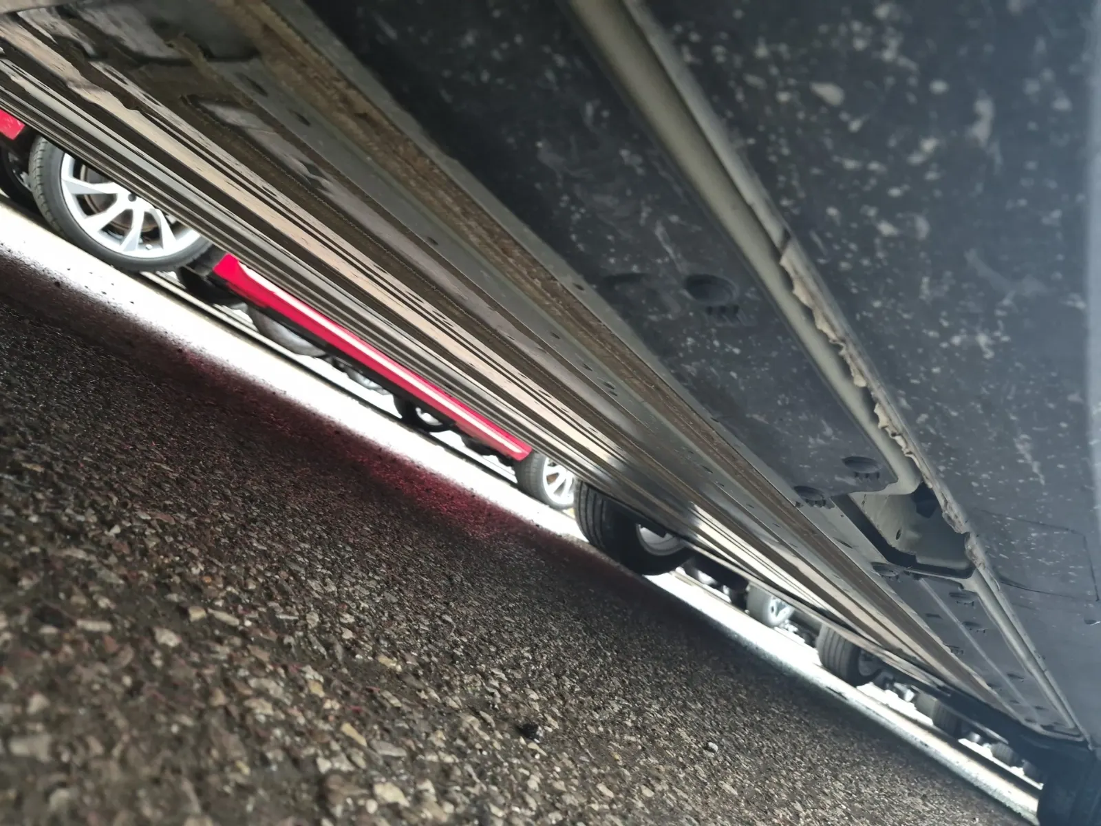 Undercarriage - Passenger Photo