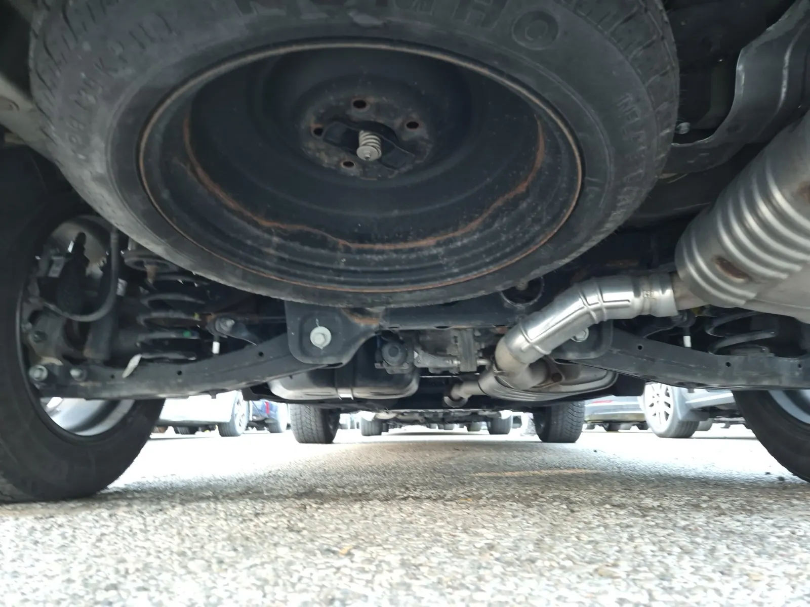 Undercarriage - Rear Photo