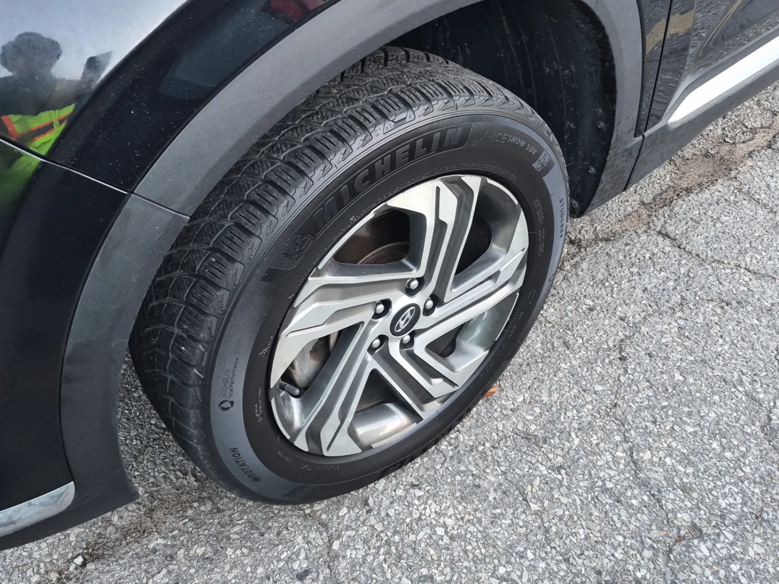 Front driver wheel/tire photo