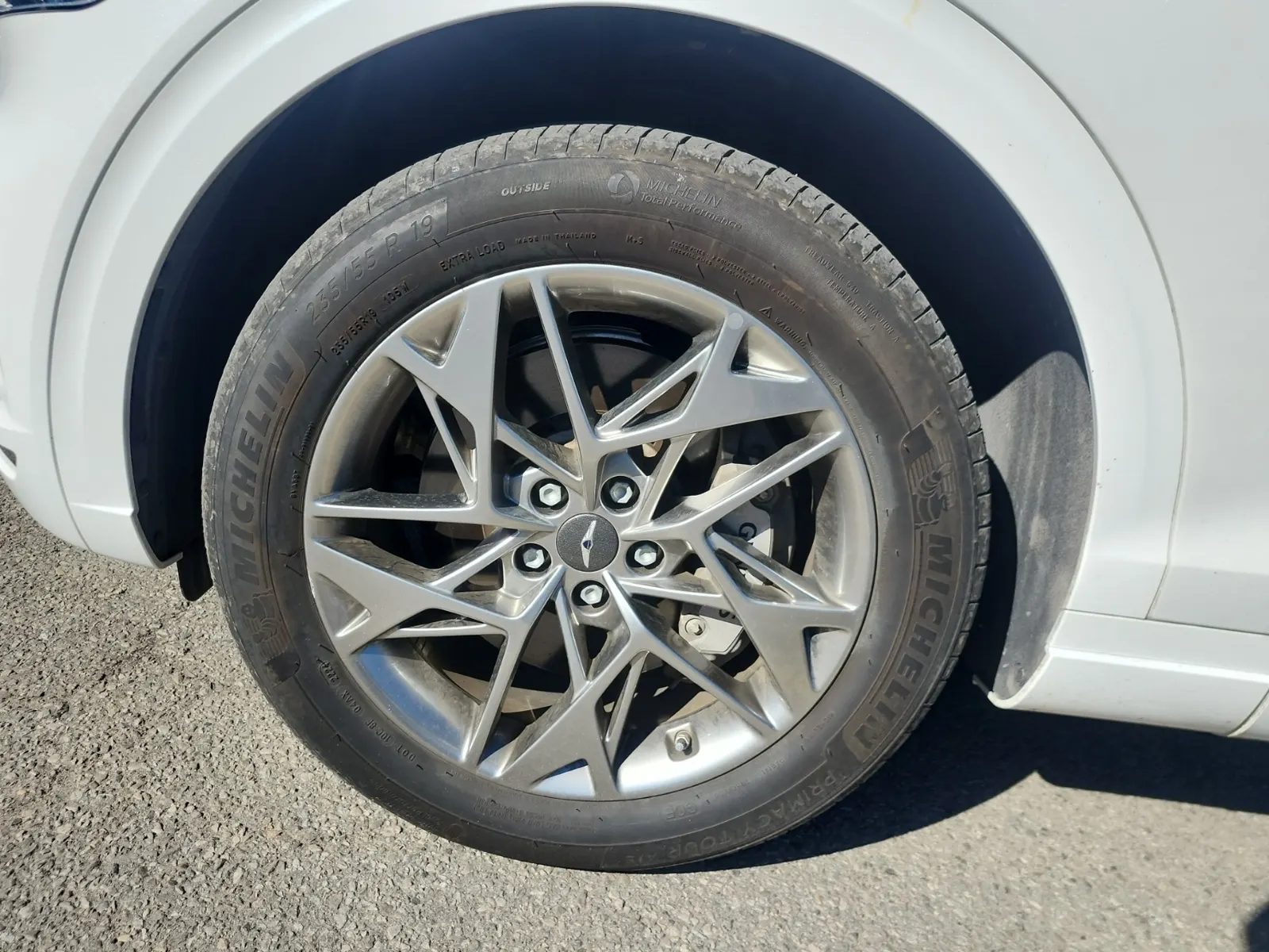 Front driver wheel/tire photo