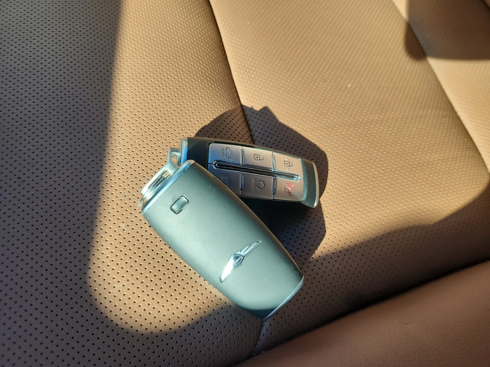 Keys/Fobs/Manual Photo