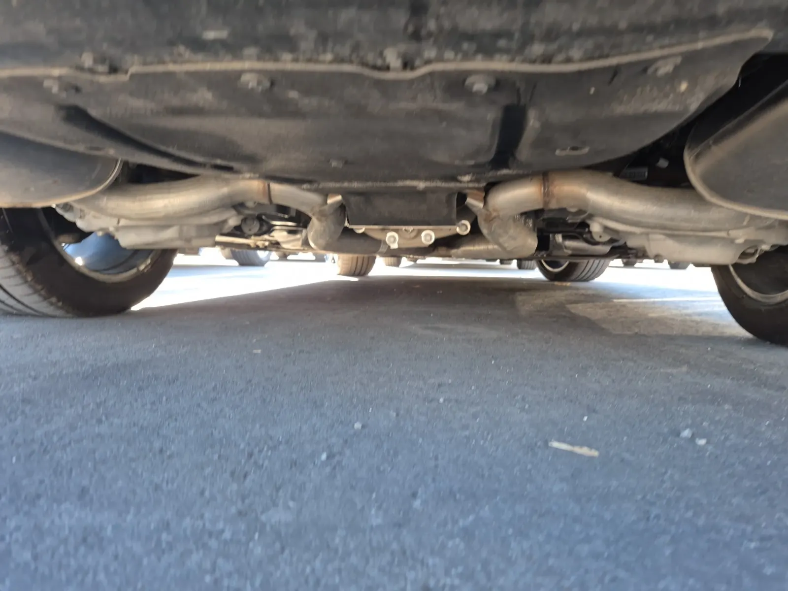 Undercarriage - Rear Photo