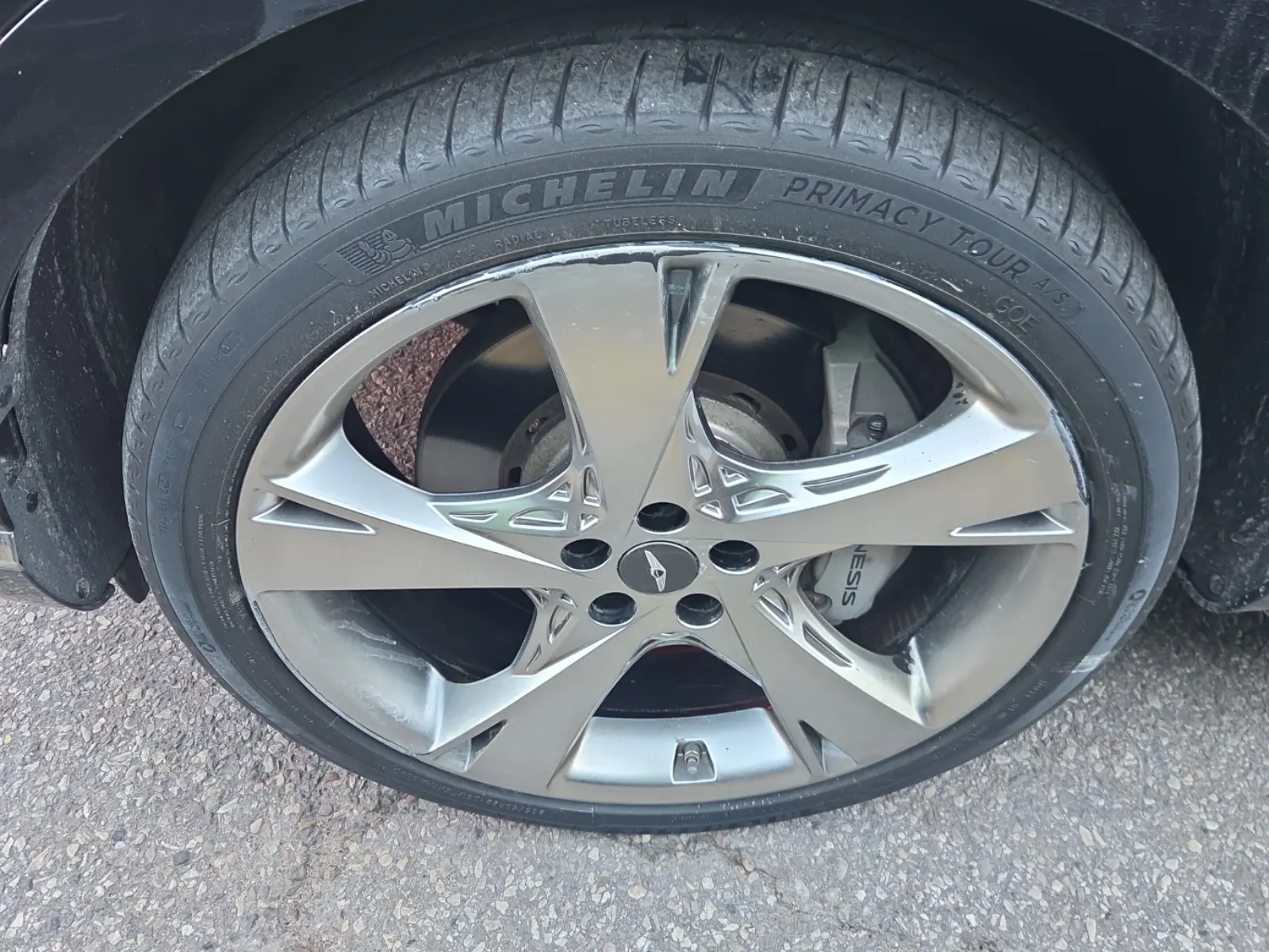 Front driver wheel/tire photo
