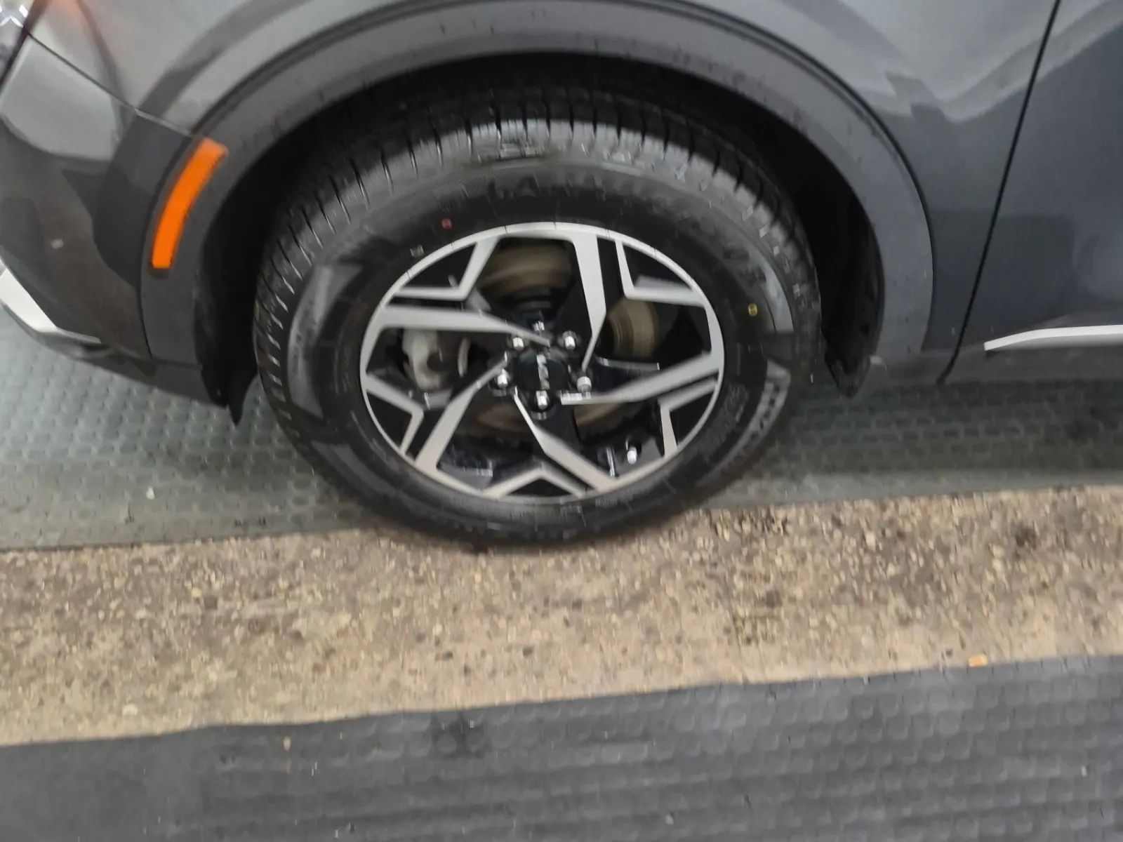 Front driver wheel/tire photo