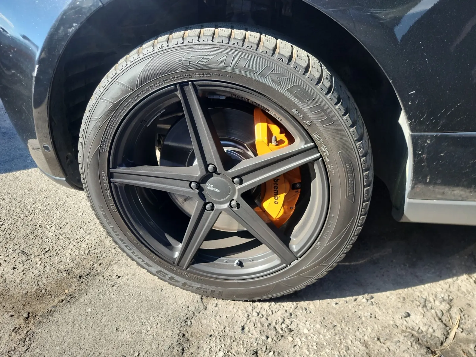 Front driver wheel/tire photo