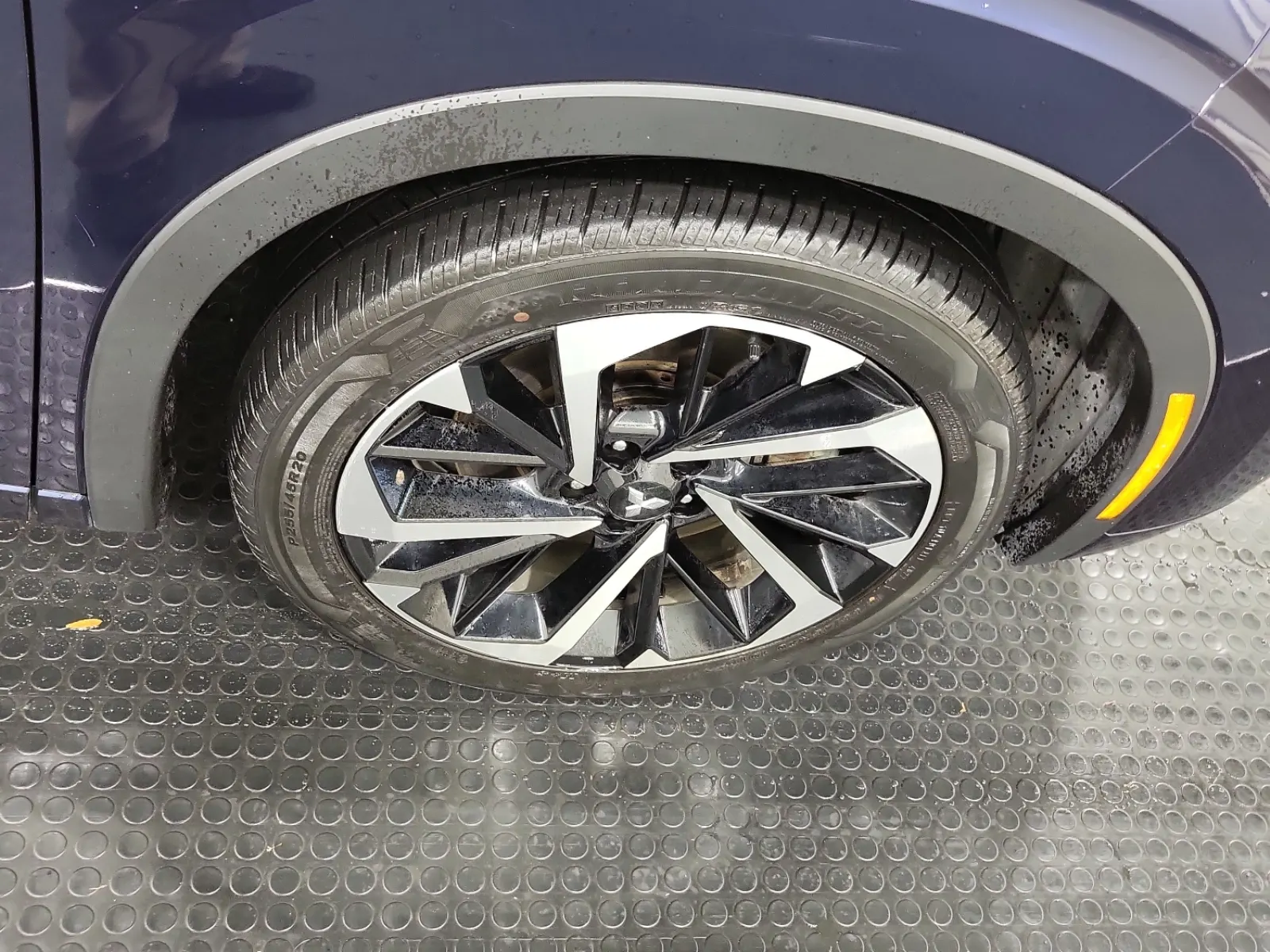 Right Front Wheel/Tire Photo