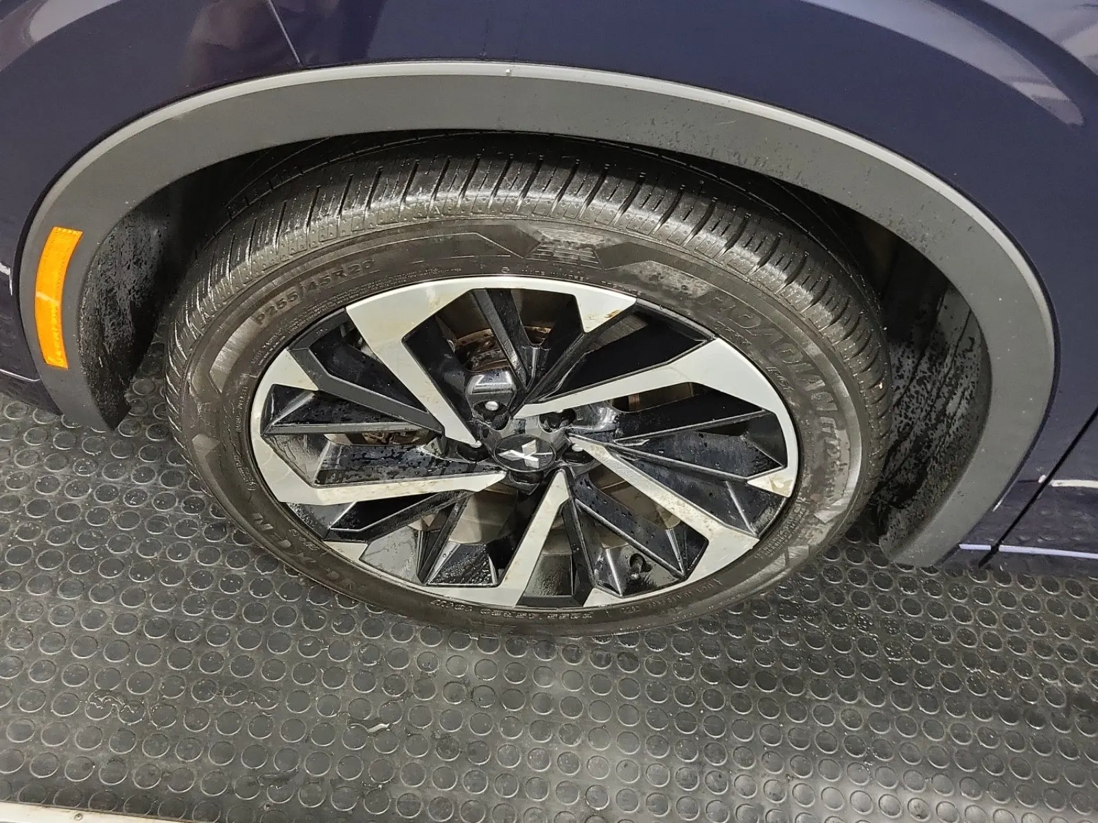Front driver wheel/tire photo