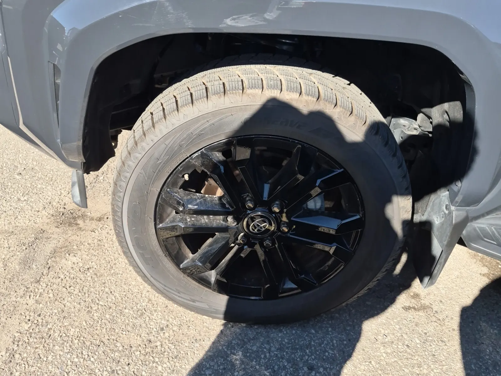 Front driver wheel/tire photo