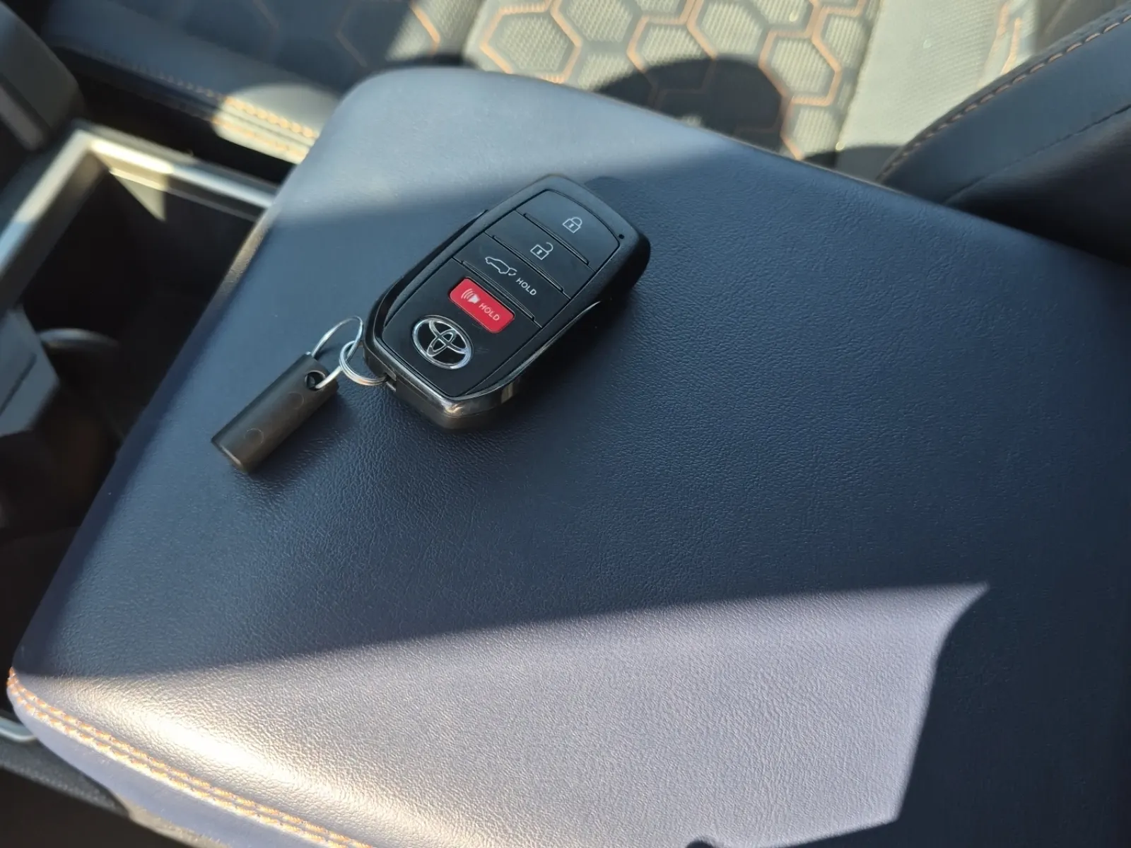 Keys/Fobs/Manual Photo
