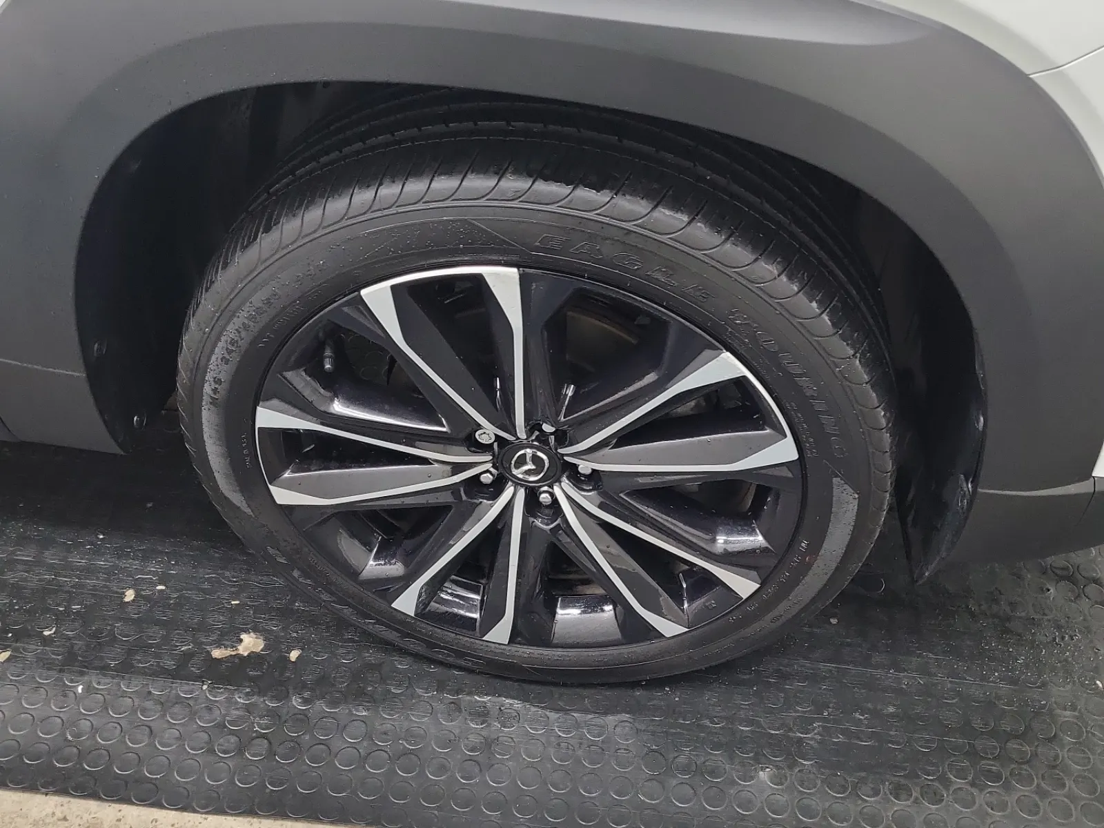 Right Front Wheel/Tire Photo