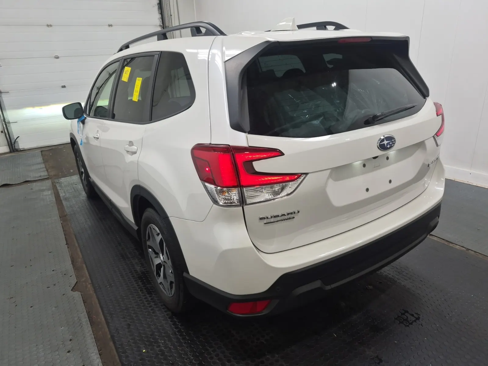 Driver Rear 3/4 Photo