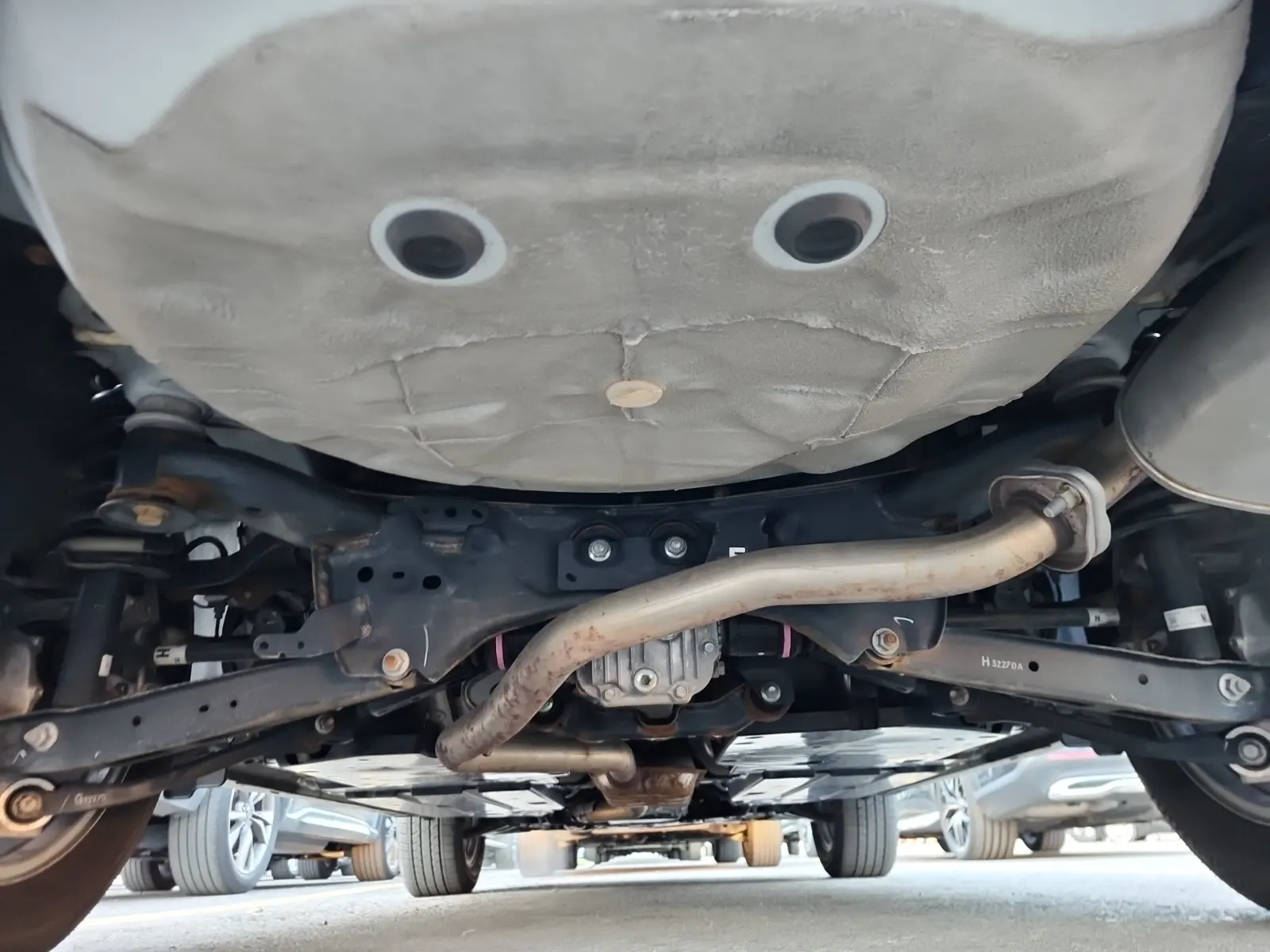 Undercarriage - Rear Photo