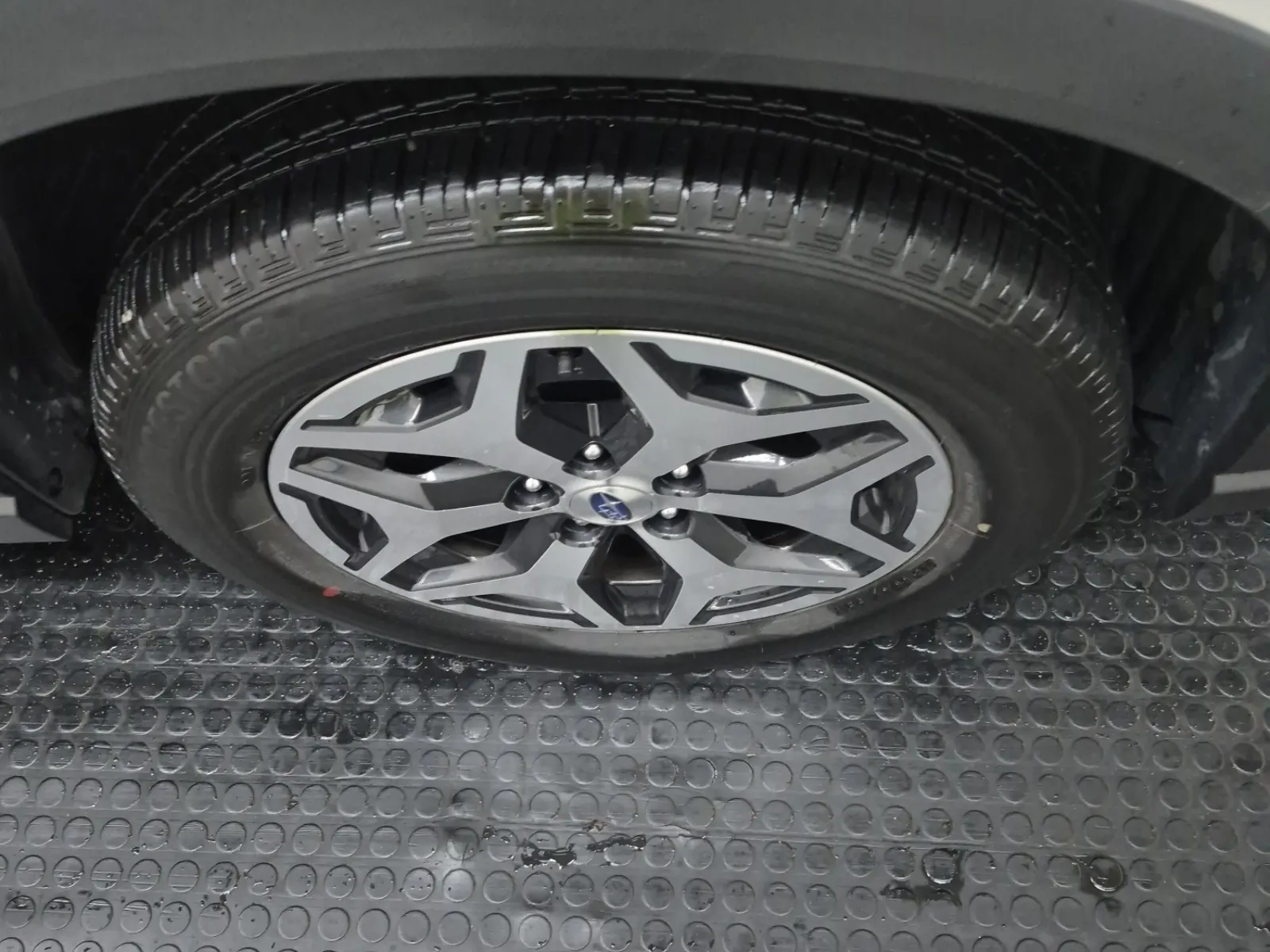 Right Front Wheel/Tire Photo