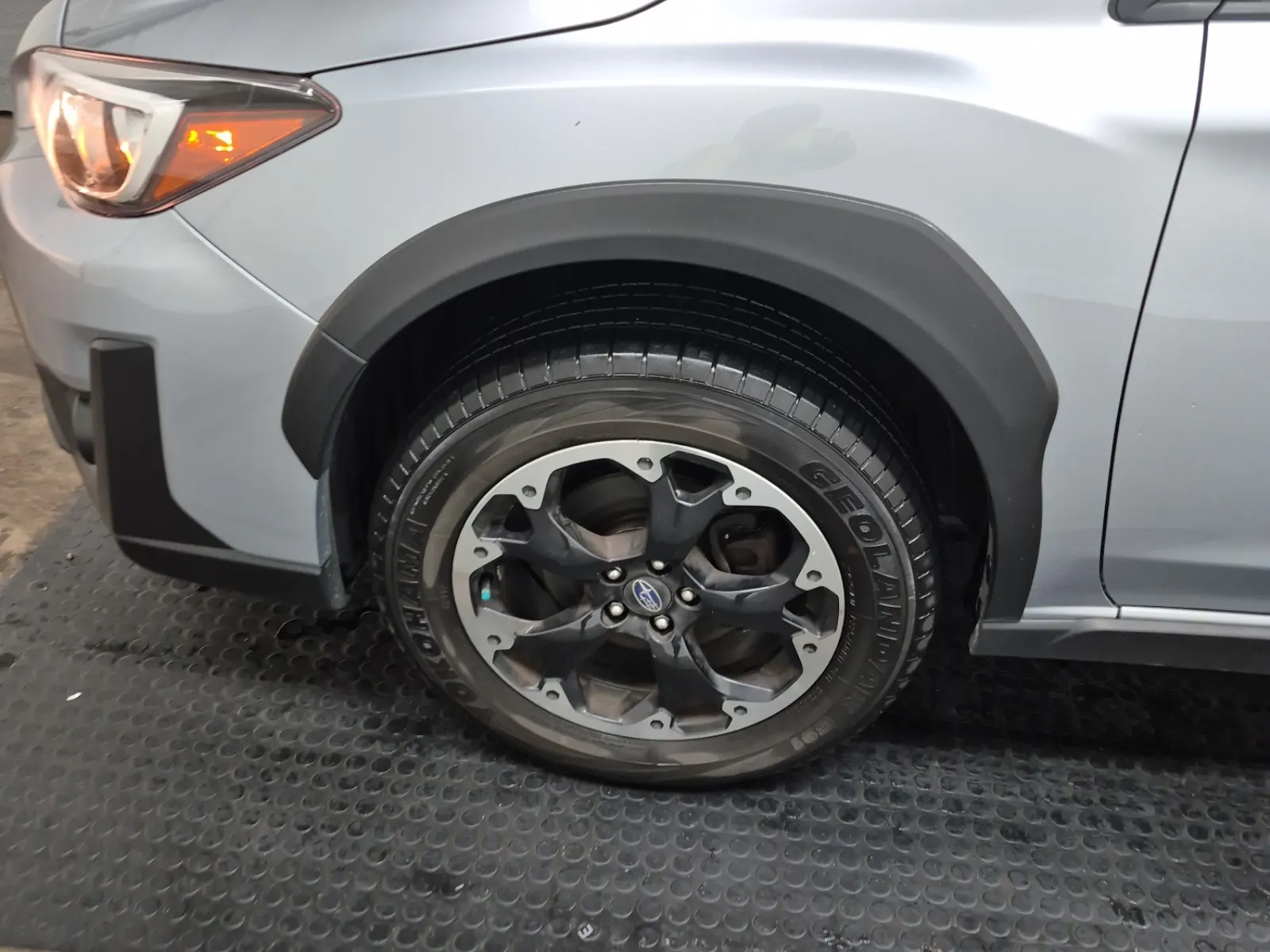 Front driver wheel/tire photo