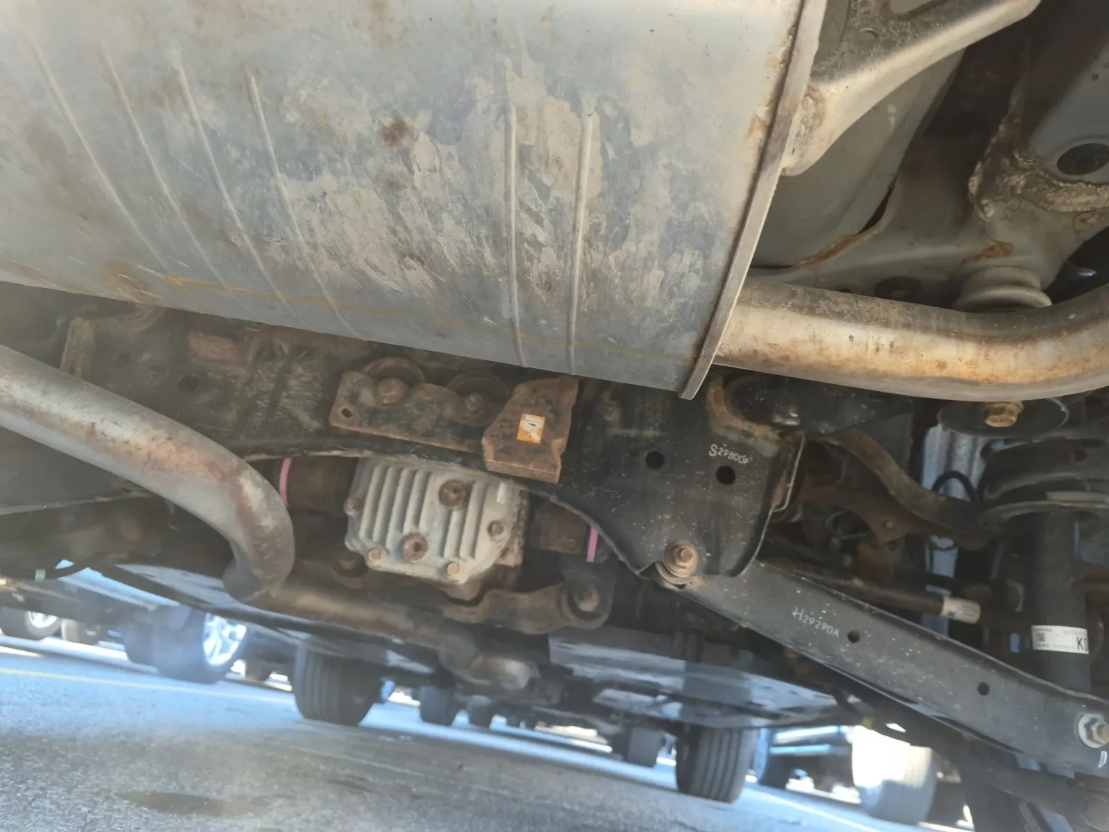 Undercarriage - Rear Photo