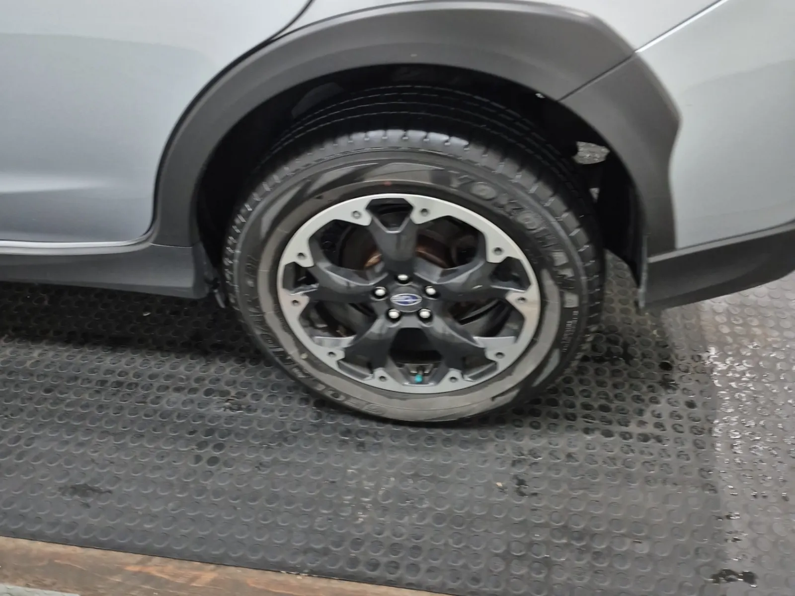 Left Rear Wheel/Tire Photo