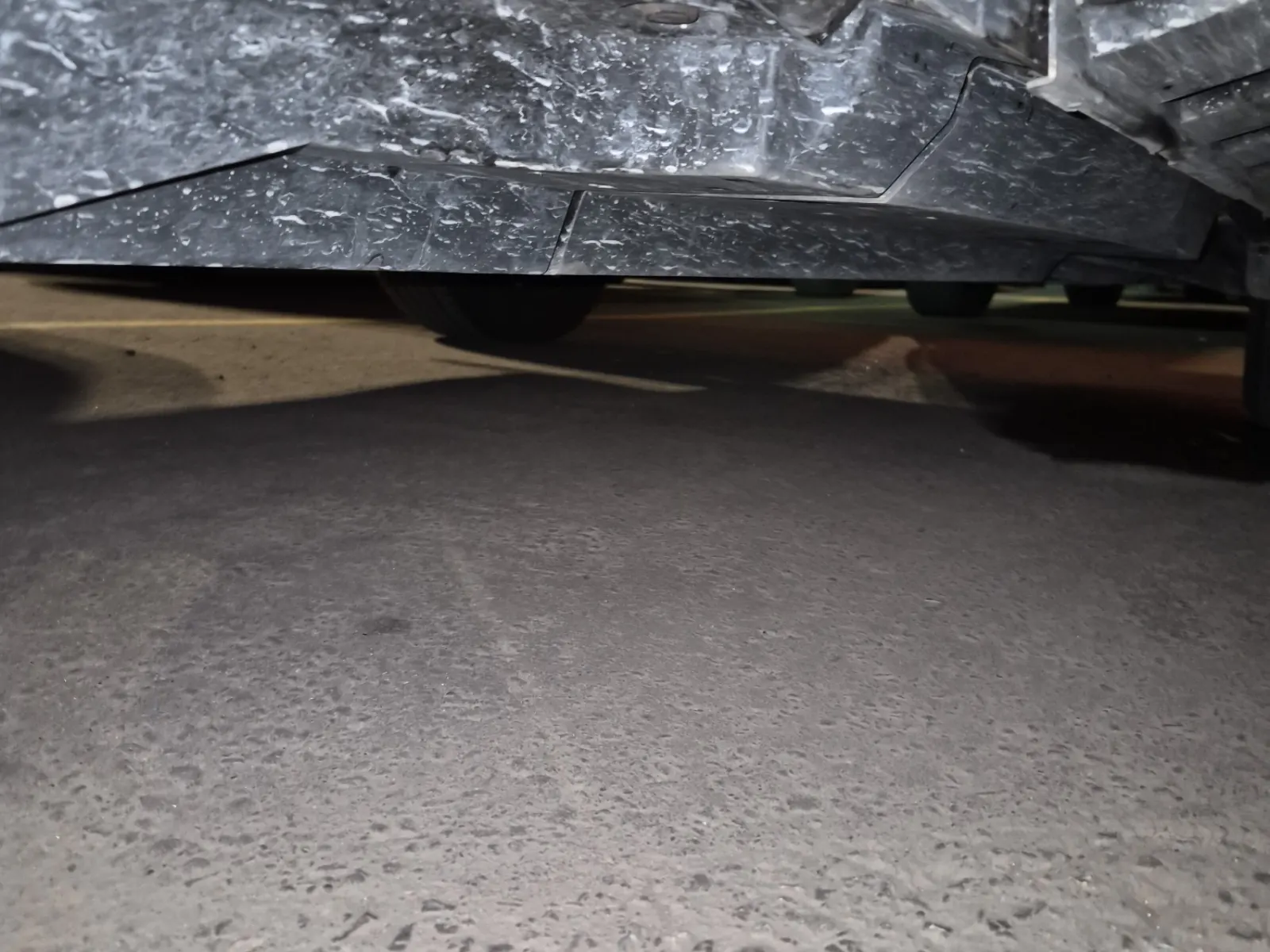 Undercarriage - Passenger Photo