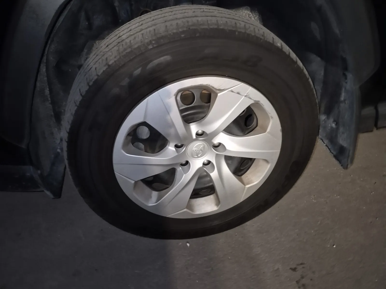 Front driver wheel/tire photo