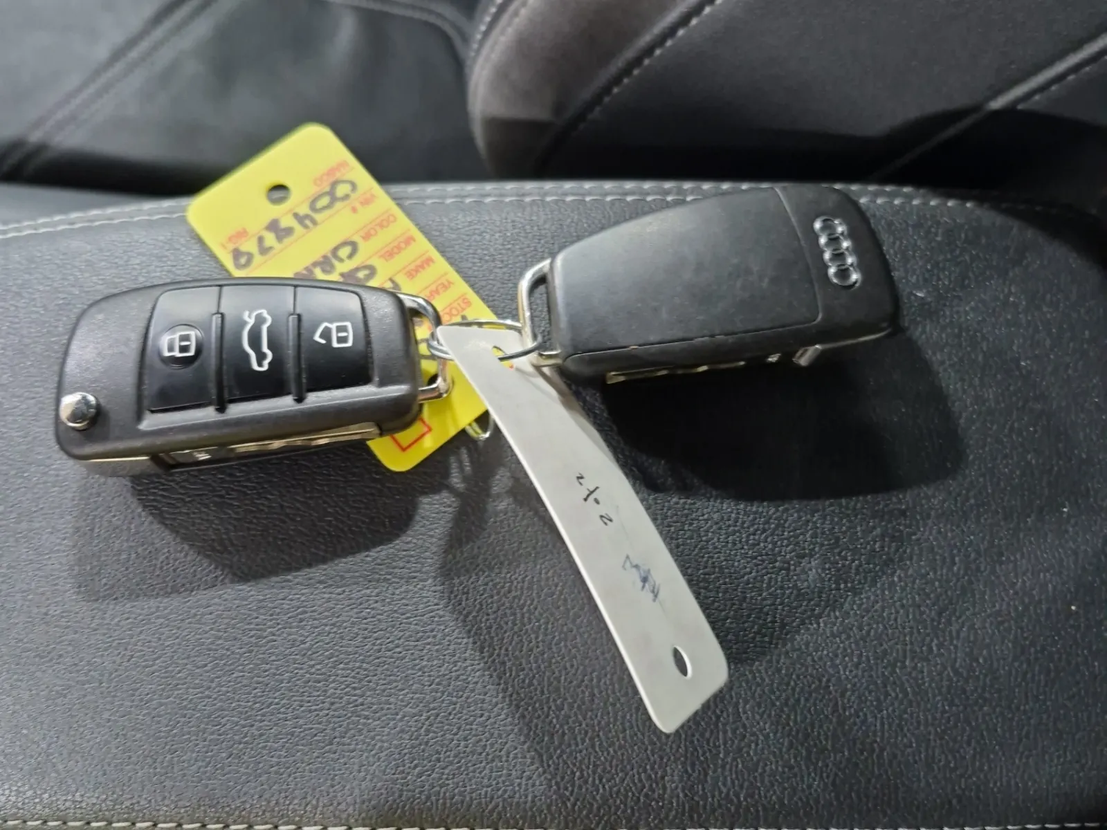 Keys/Fobs/Manual Photo