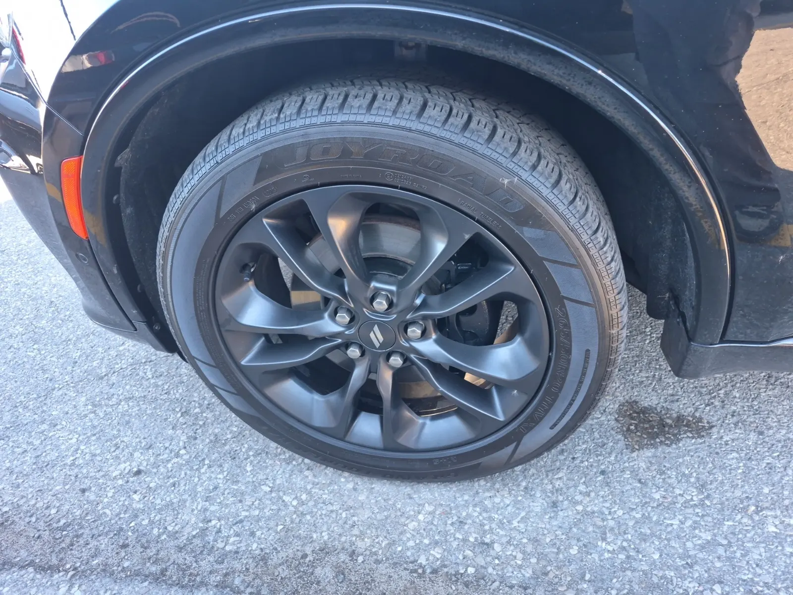 Front driver wheel/tire photo
