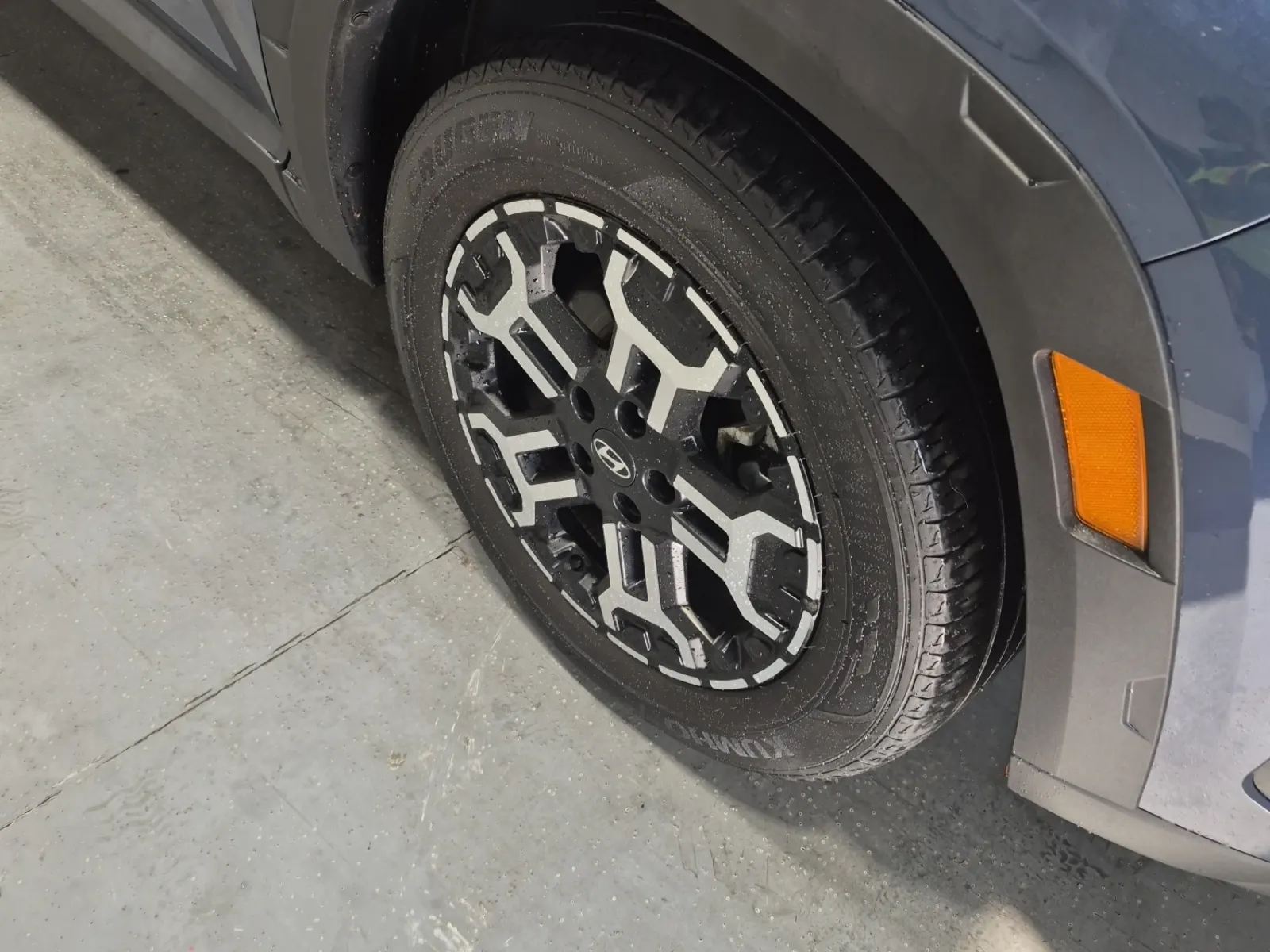 Right Front Wheel/Tire Photo