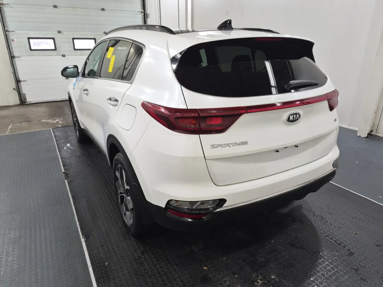 Driver Rear 3/4 Photo