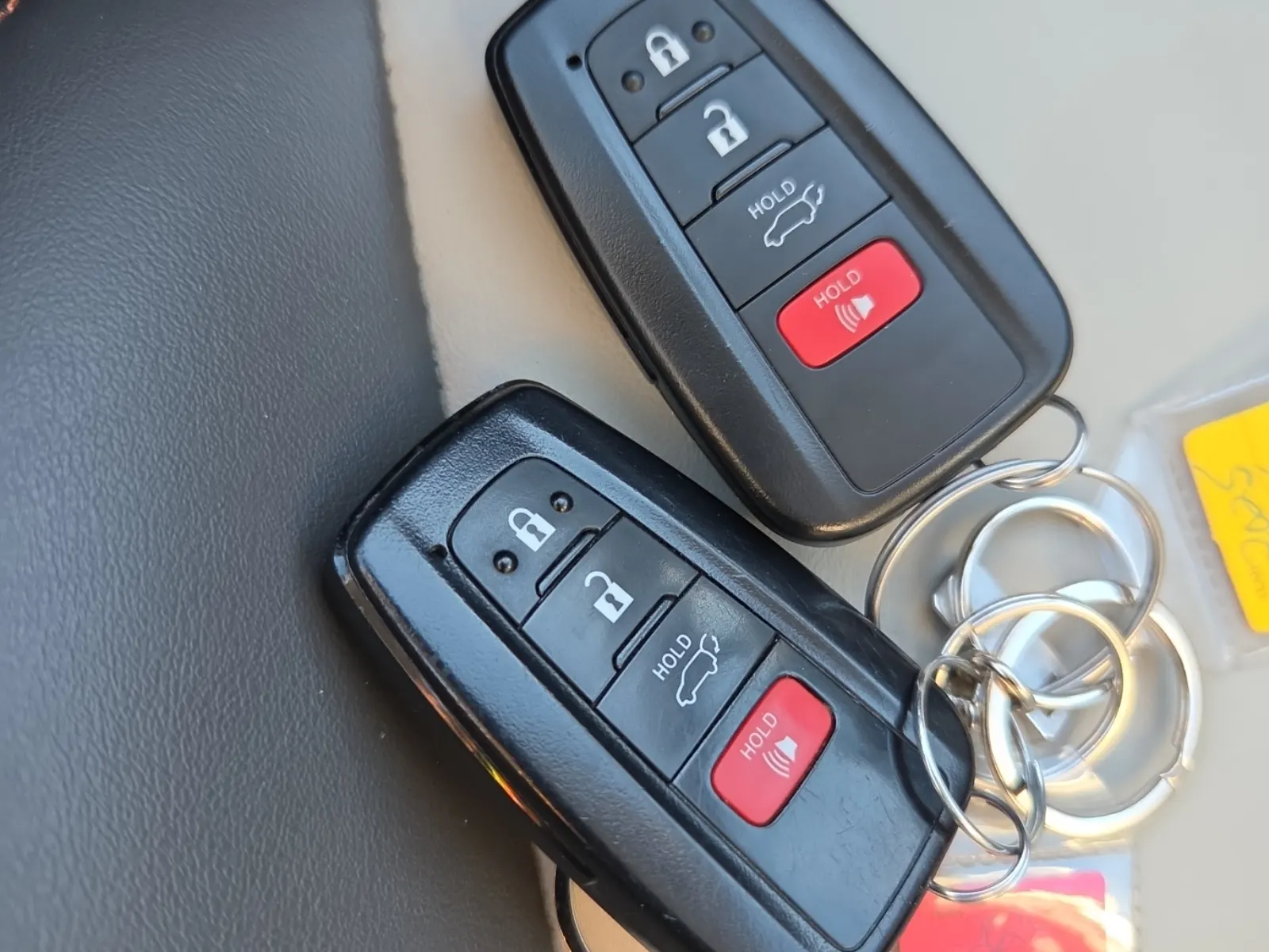 Keys/Fobs/Manual Photo