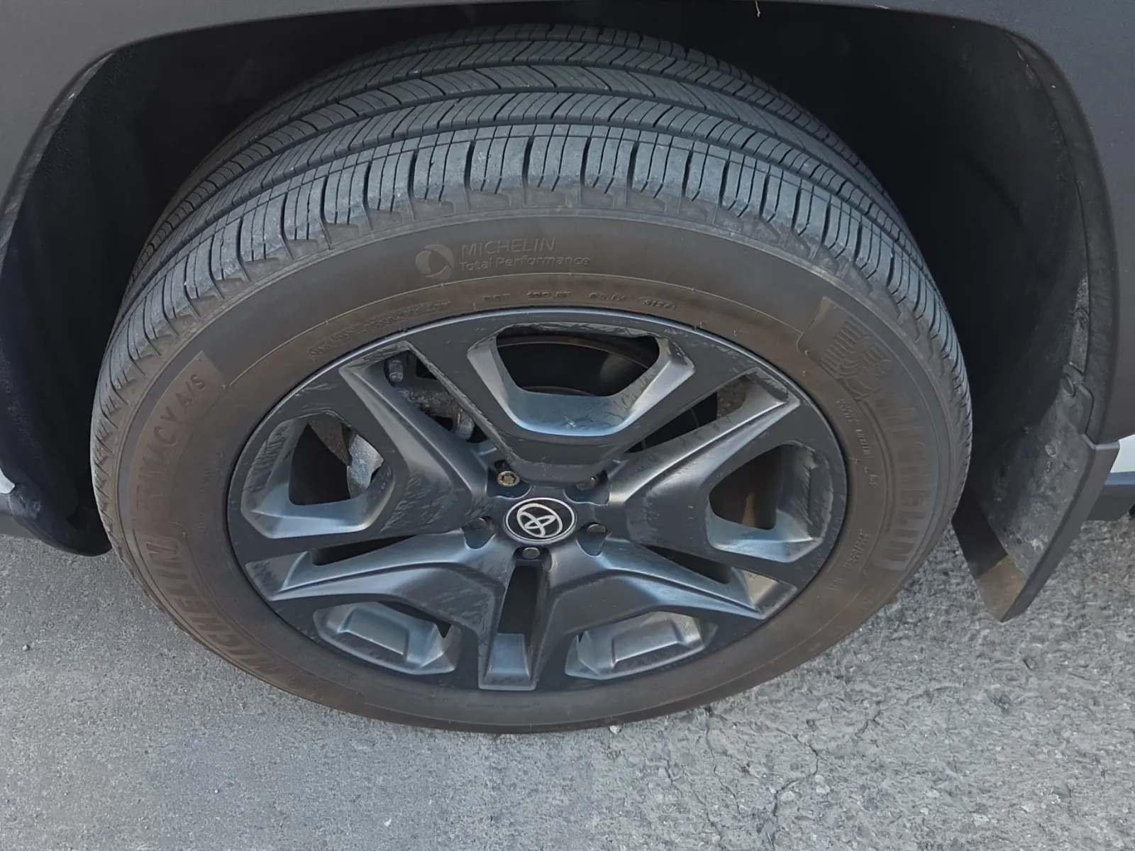 Front driver wheel/tire photo