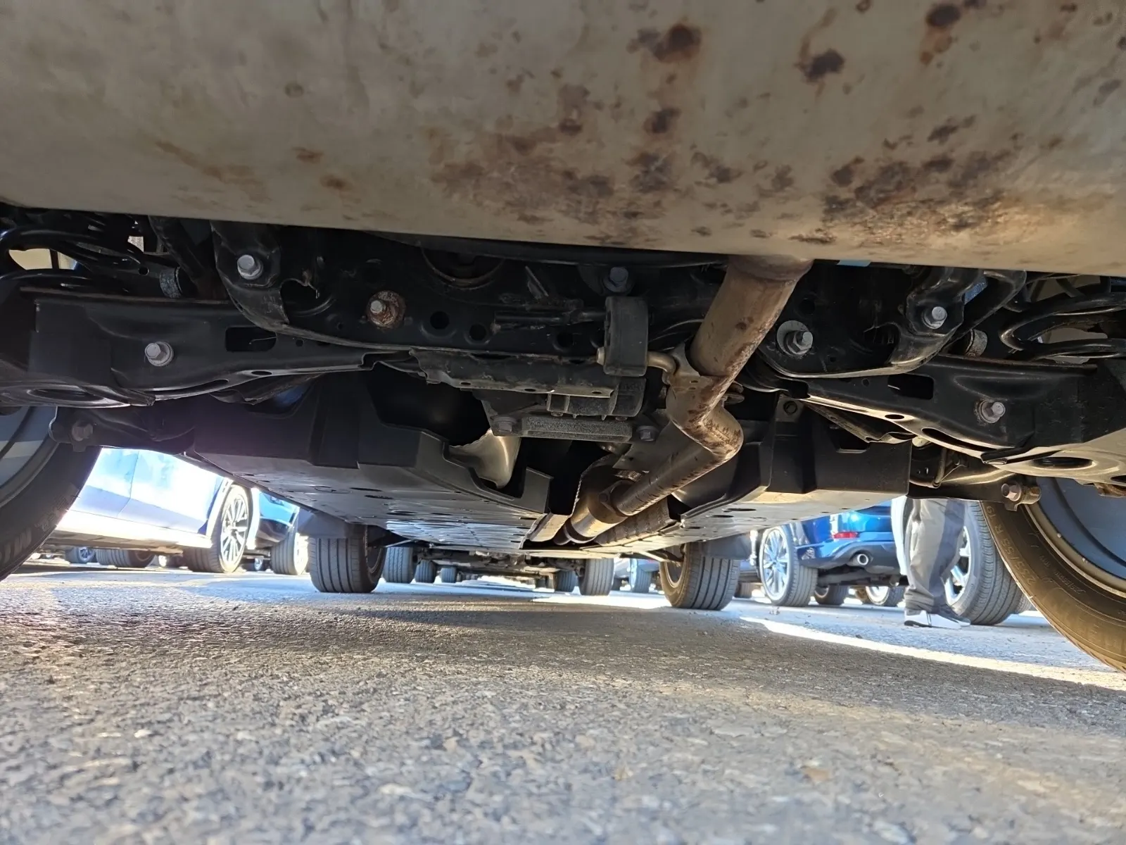 Undercarriage - Rear Photo