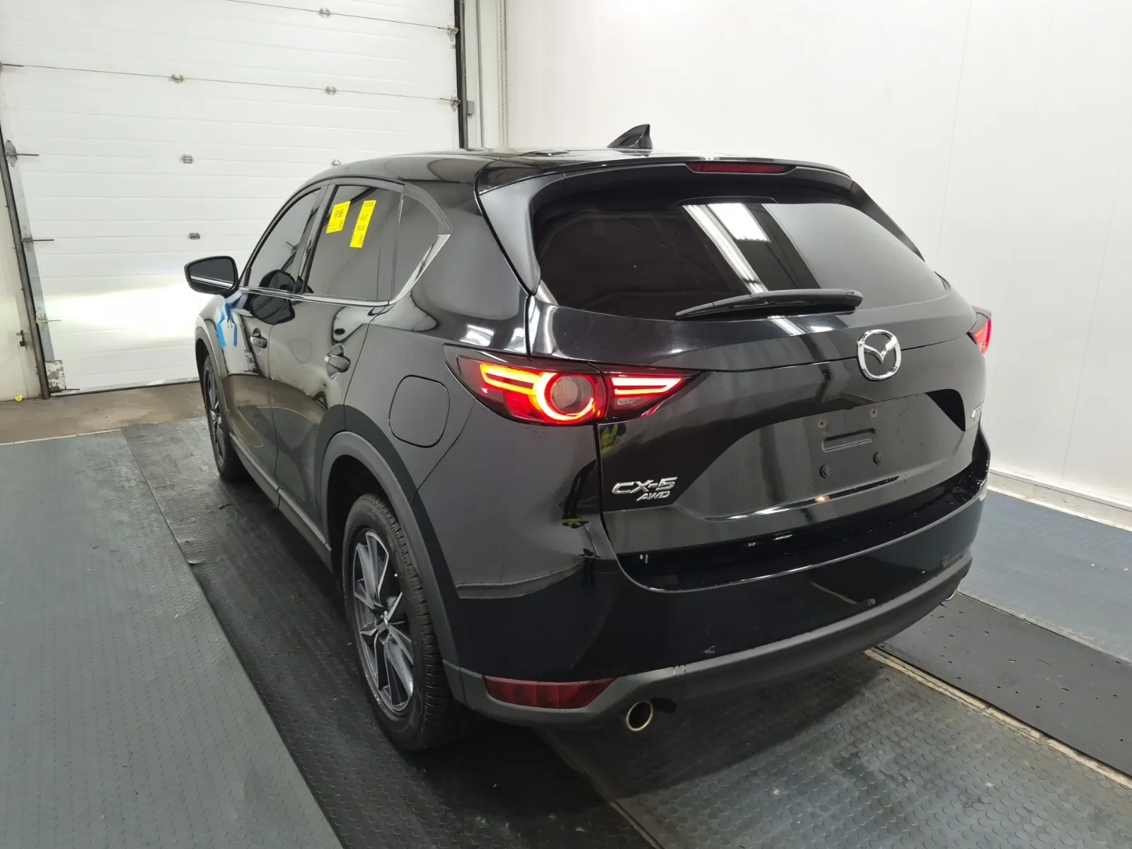 Driver Rear 3/4 Photo