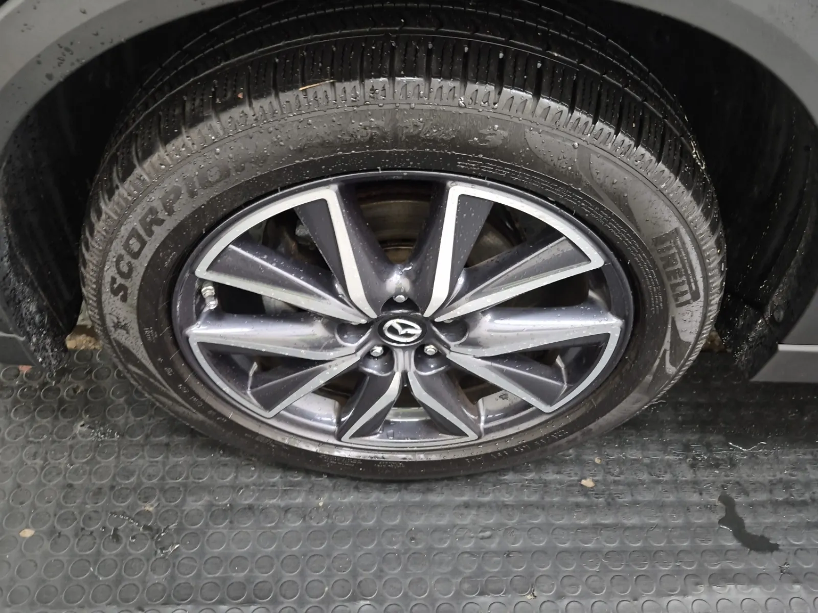 Front driver wheel/tire photo