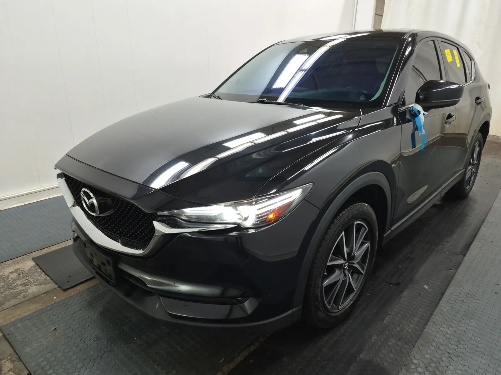 Front driver 3/4 photo
