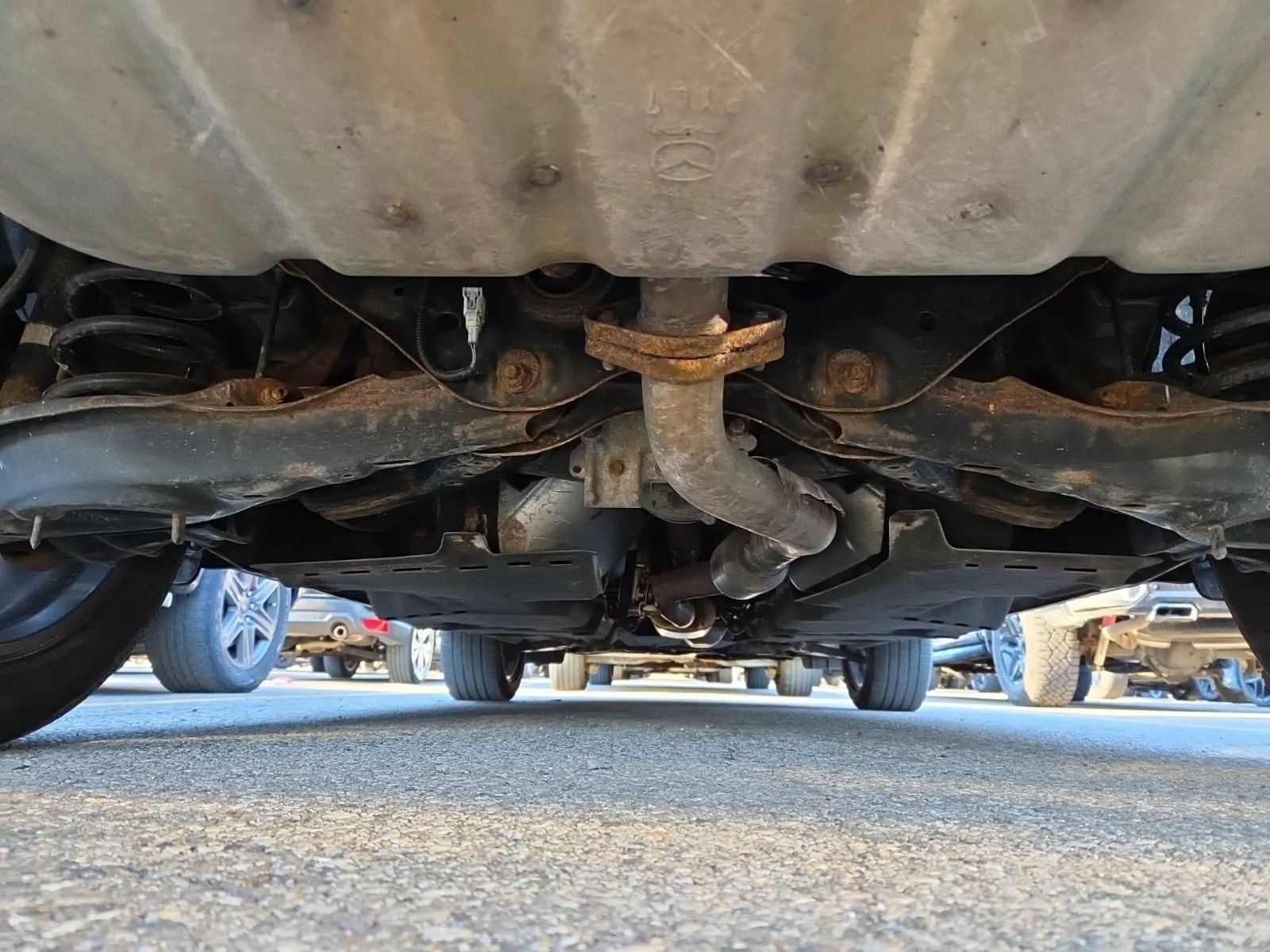 Undercarriage - Rear Photo