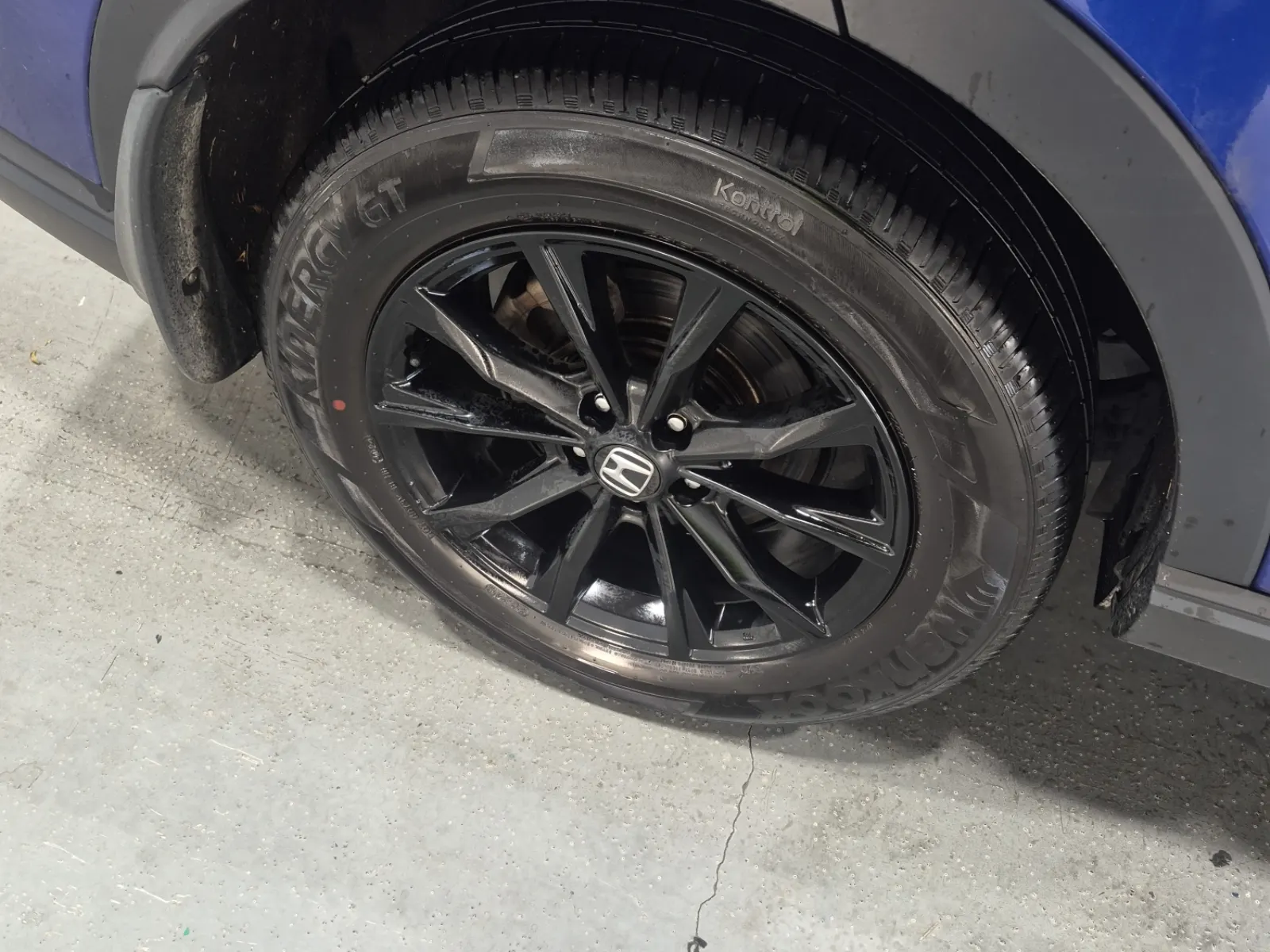Right Rear Wheel/Tire Photo