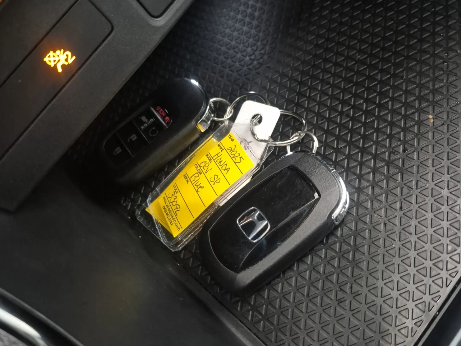Keys/Fobs/Manual Photo