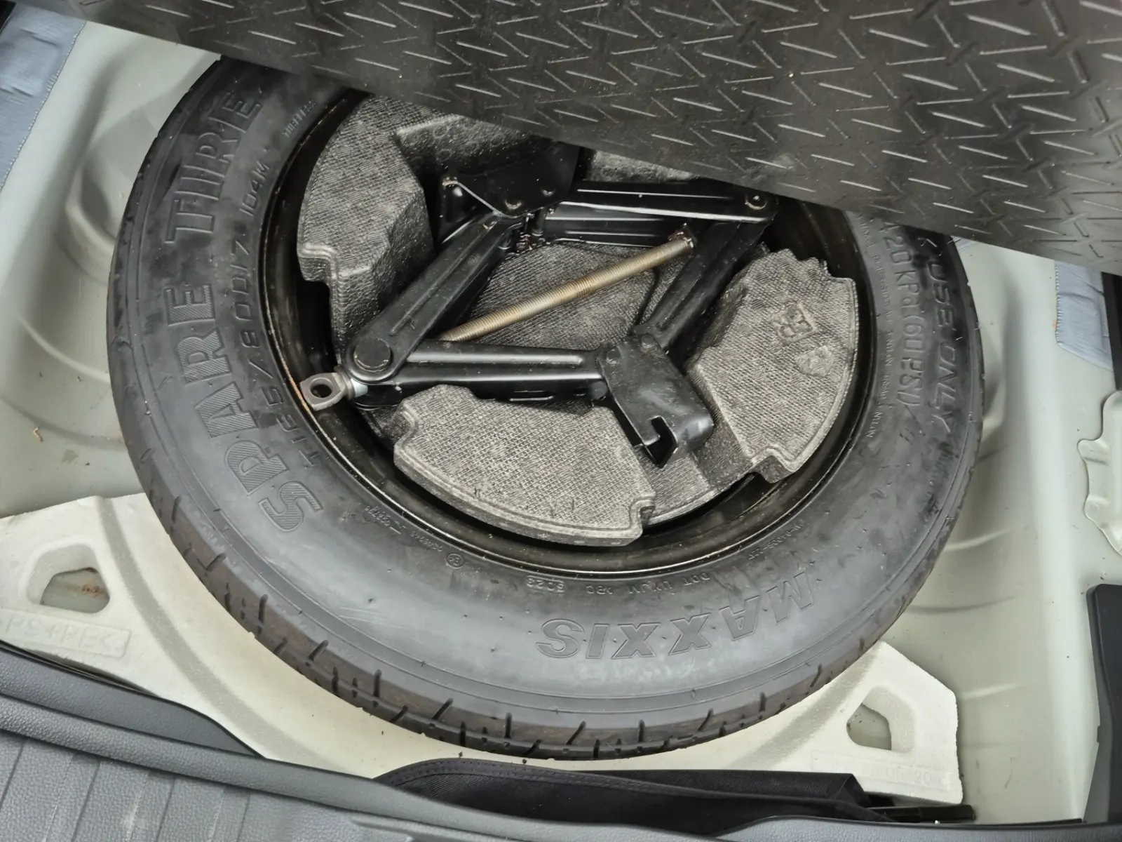 Spare Tire & Wheel Photo
