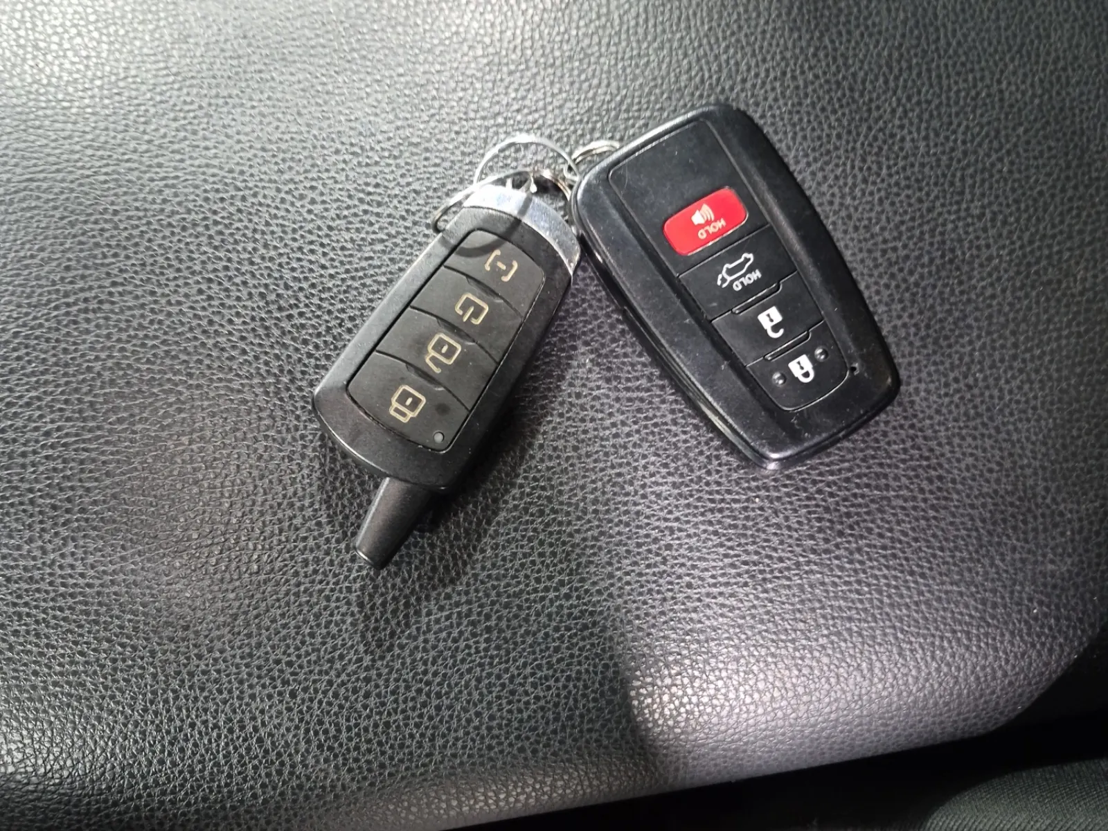 Keys/Fobs/Manual Photo