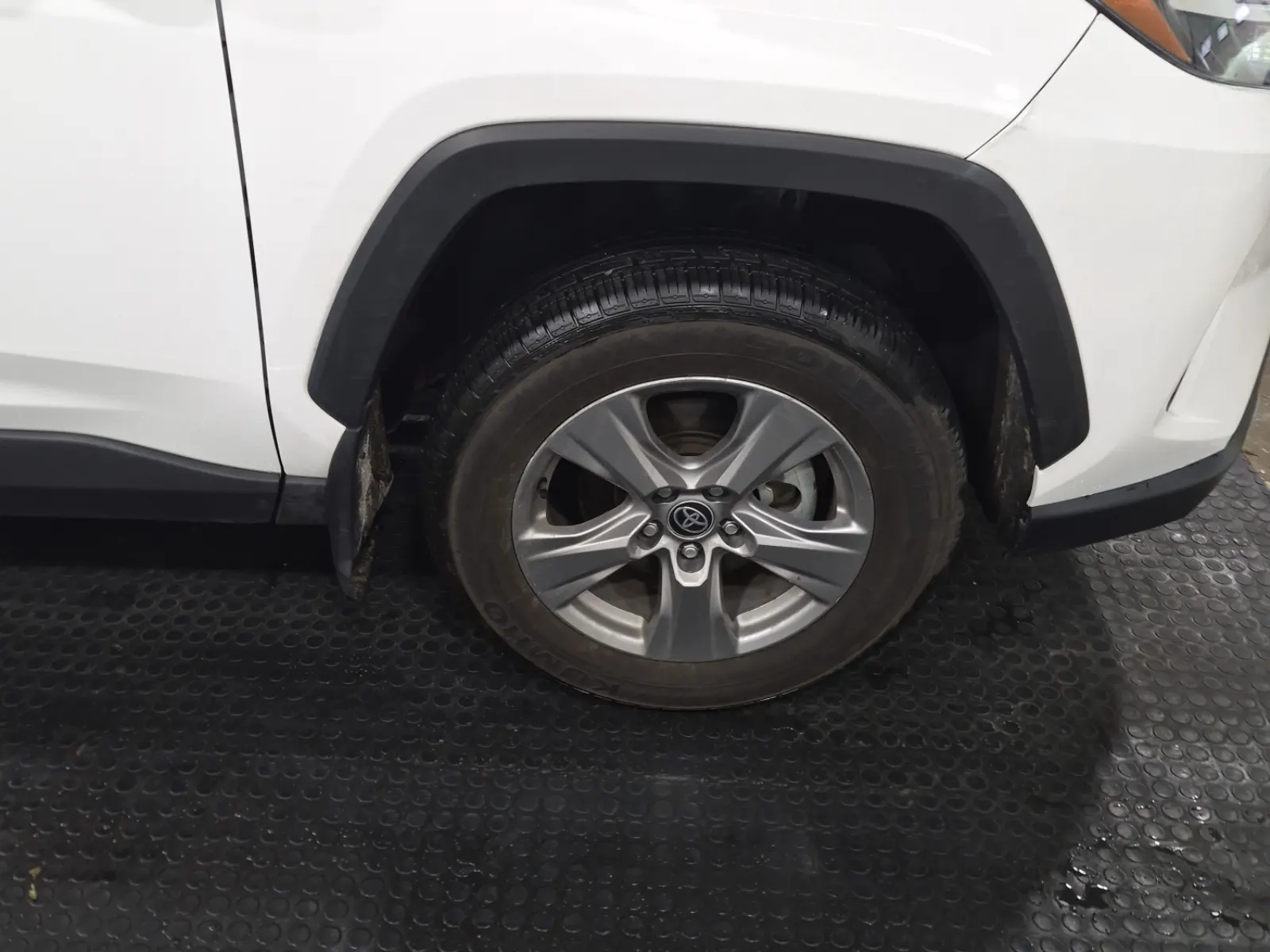 Right Front Wheel/Tire Photo