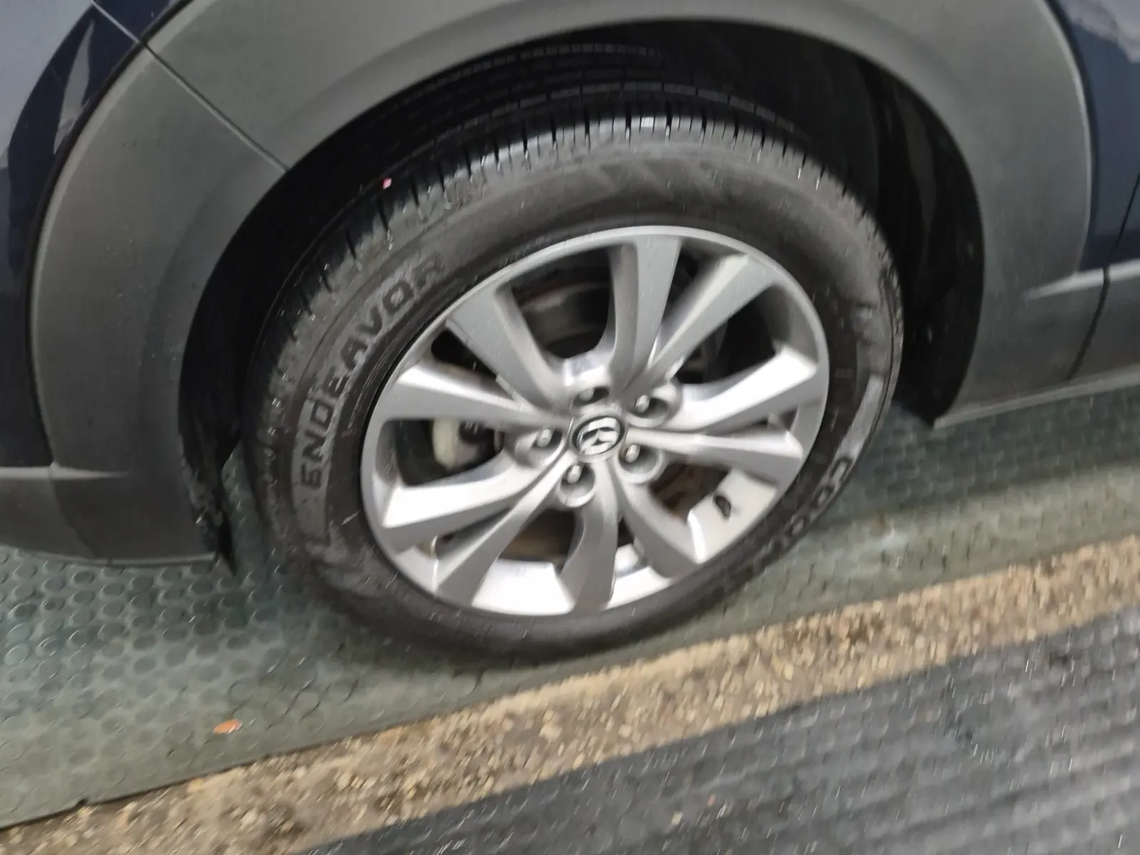 Front driver wheel/tire photo