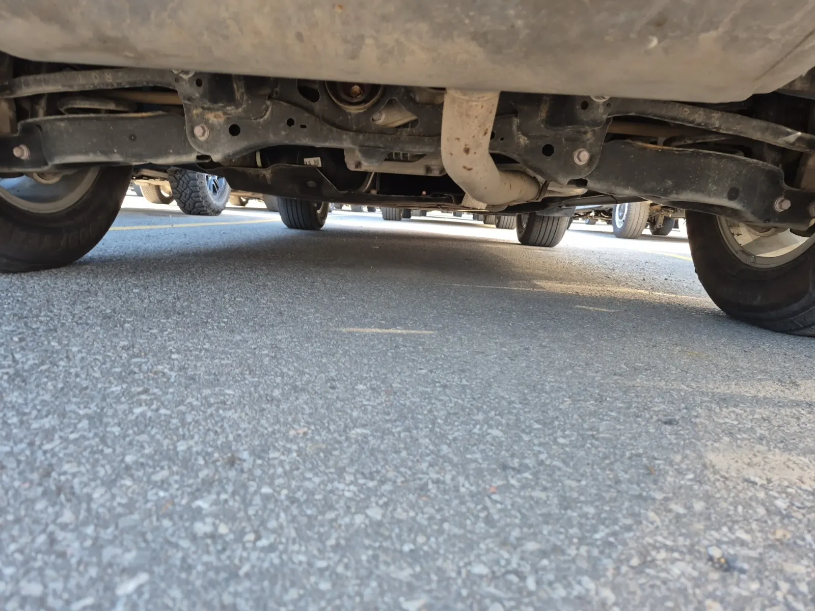 Undercarriage - Rear Photo
