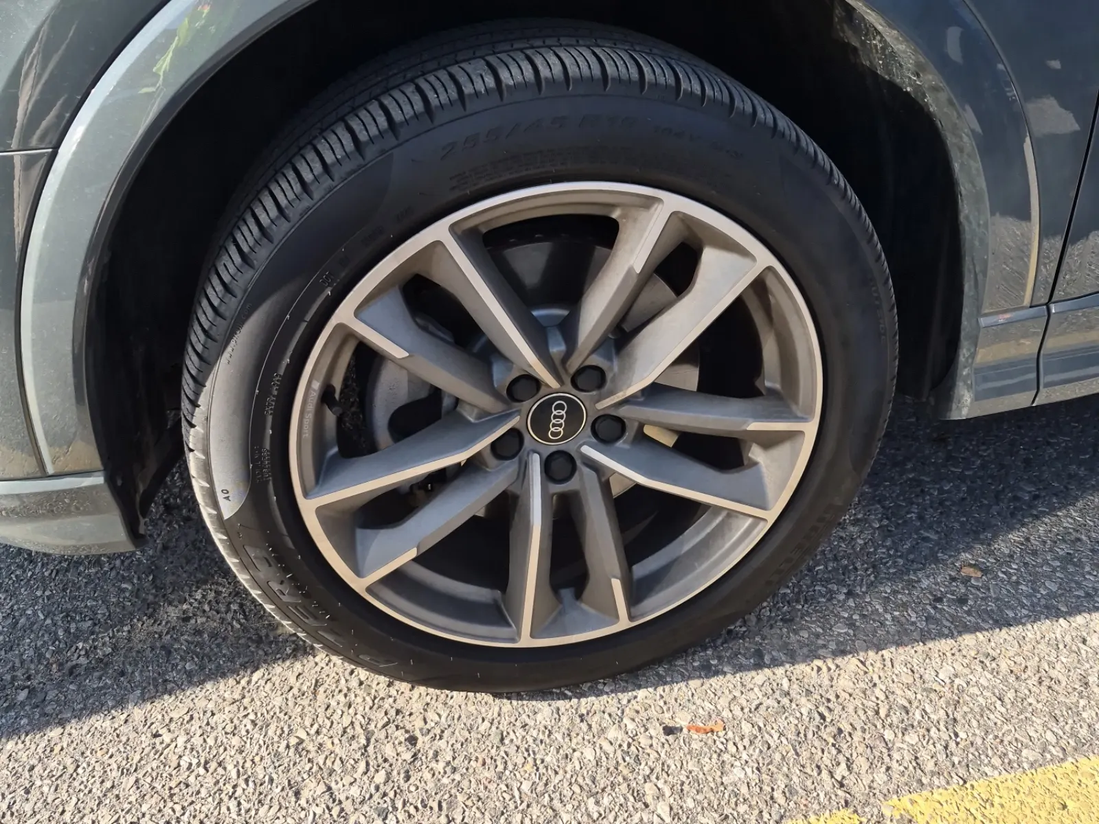 Front driver wheel/tire photo