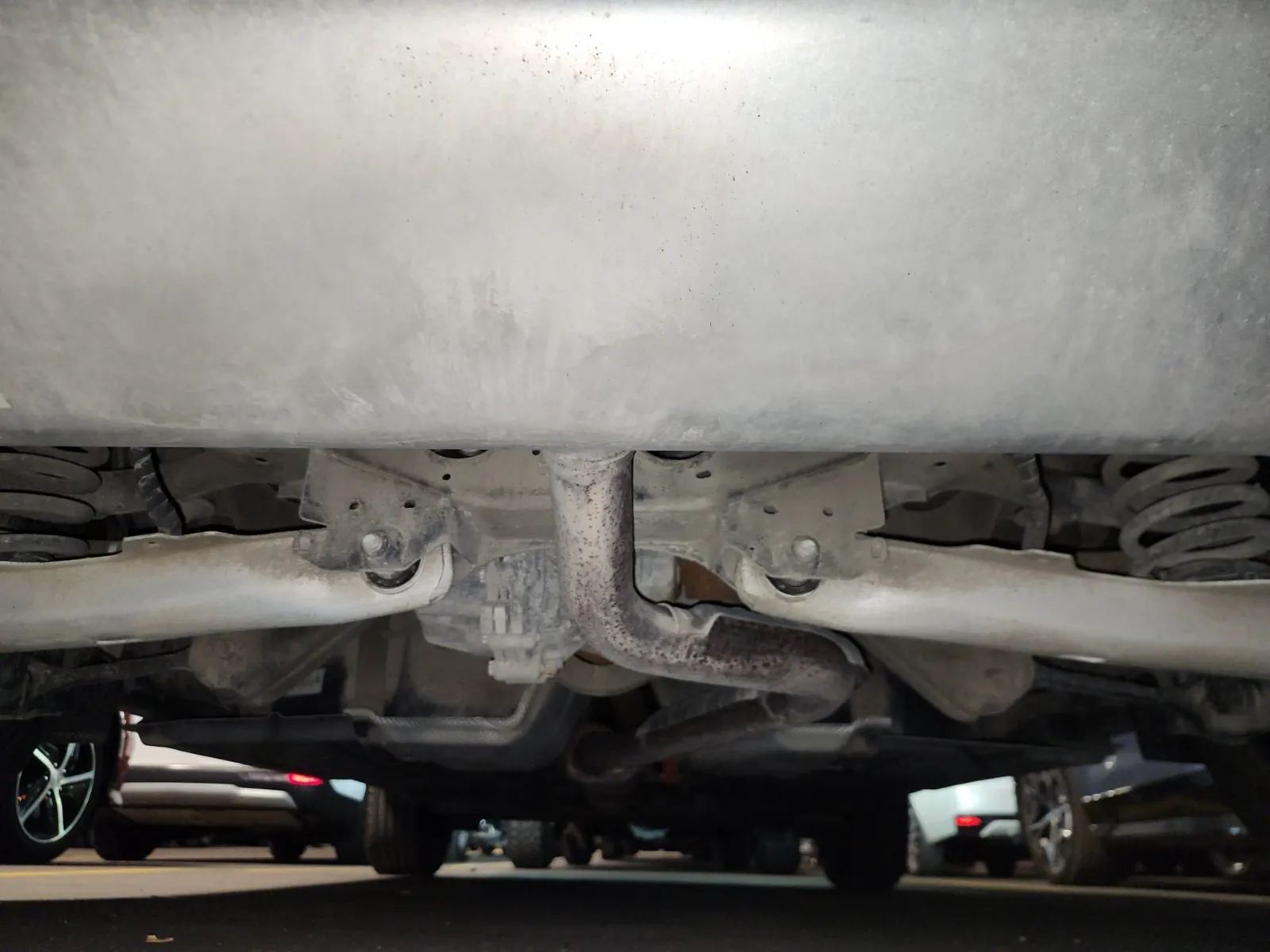Undercarriage - Rear Photo
