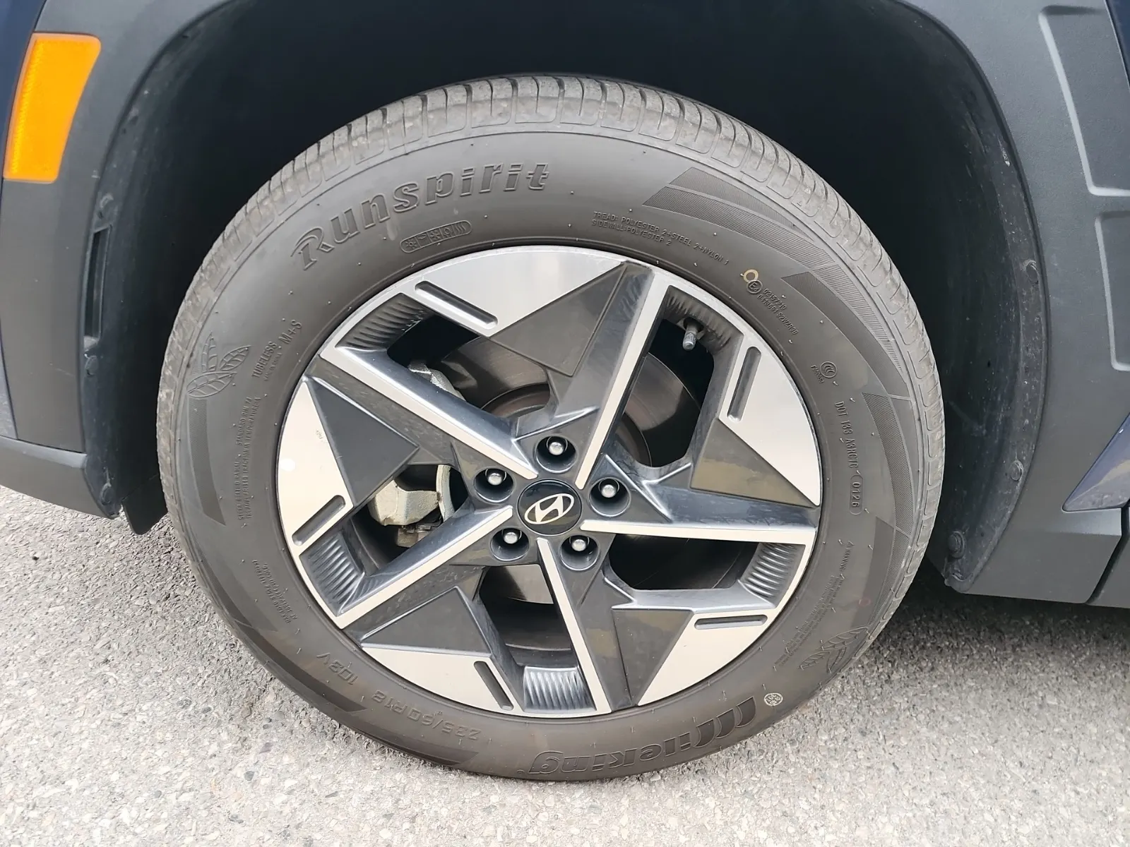 Front driver wheel/tire photo